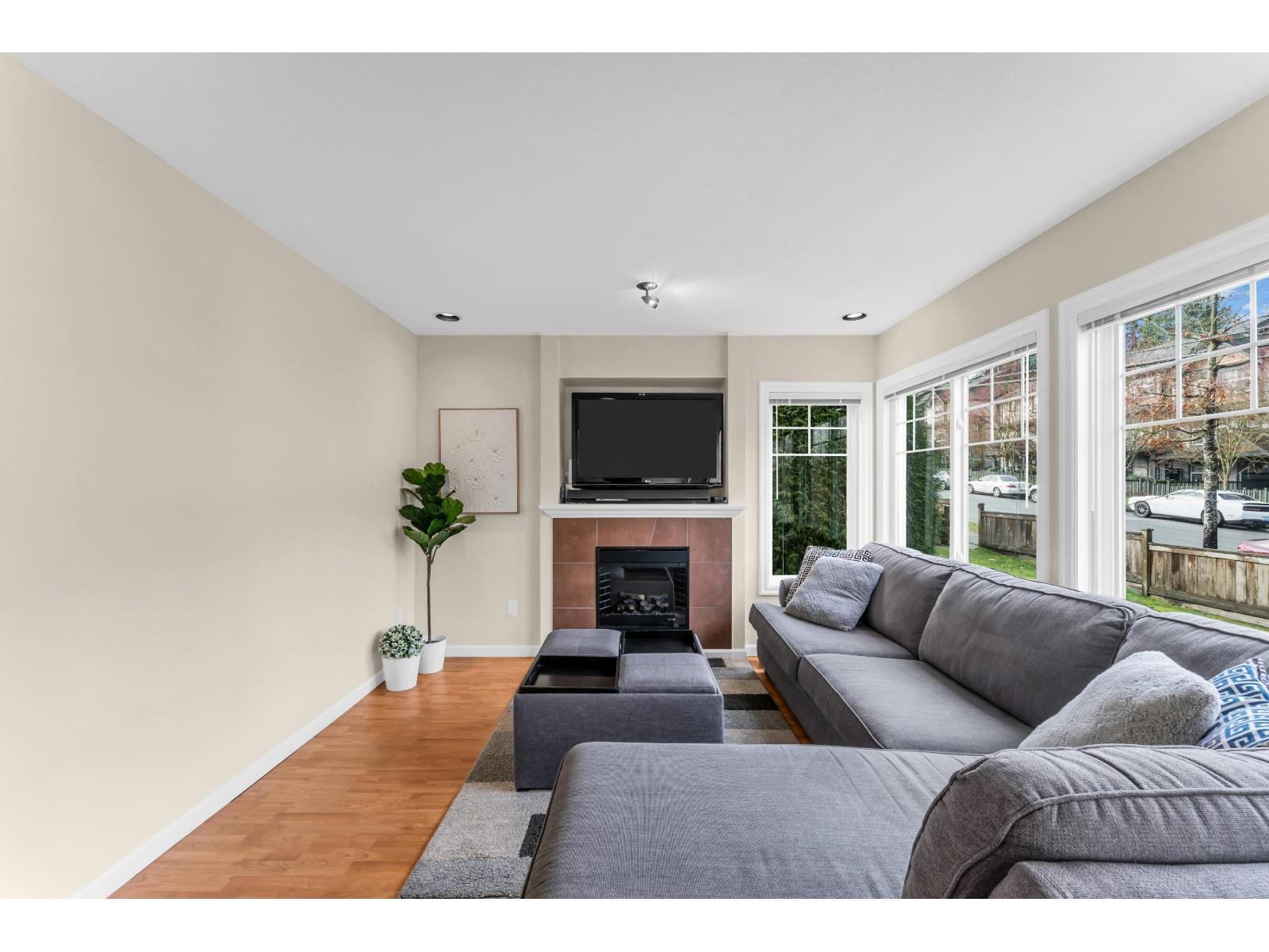6 6110 138 Street Property Photo 21