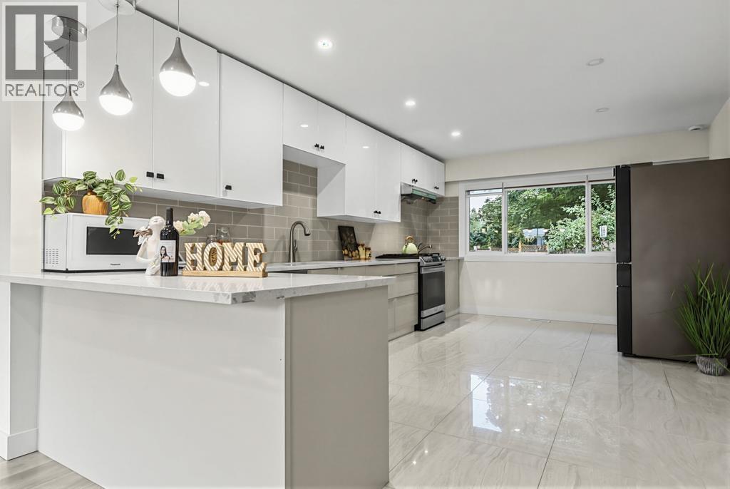 4936 Barker Crescent Property Photo 10