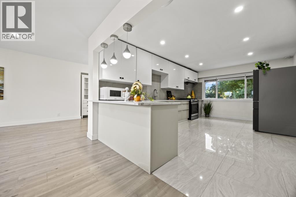 4936 Barker Crescent Property Photo 11
