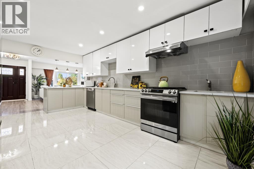4936 Barker Crescent Property Photo 12