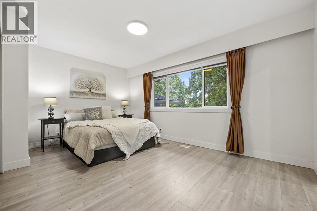 4936 Barker Crescent Property Photo 13