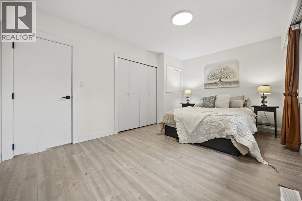 4936 Barker Crescent Property Photo 14