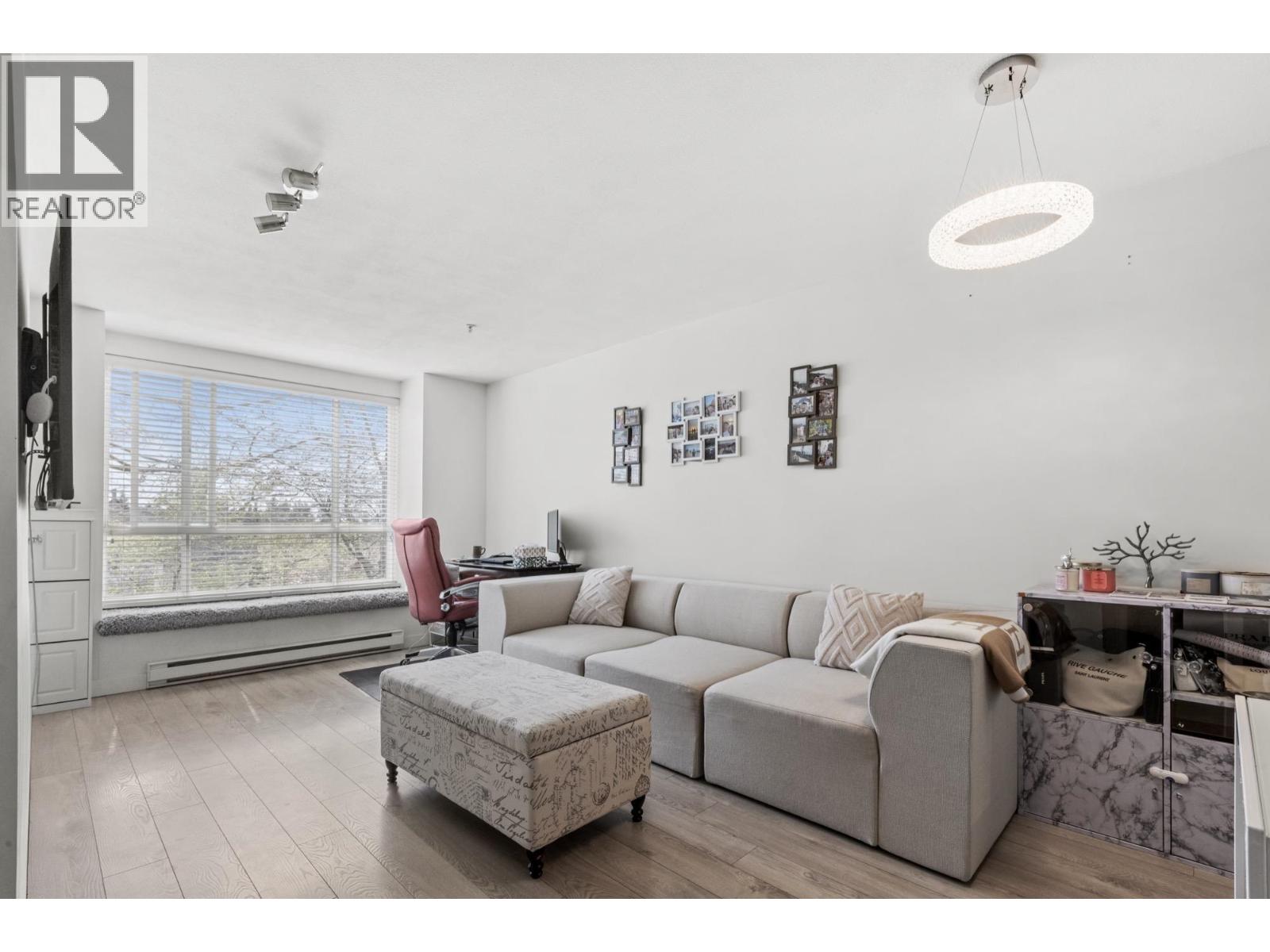 322 6833 Village Green Property Photo 3