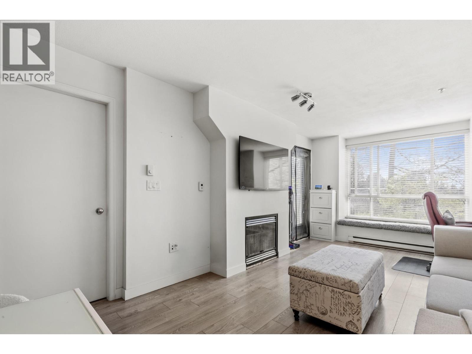 322 6833 Village Green Property Photo 4