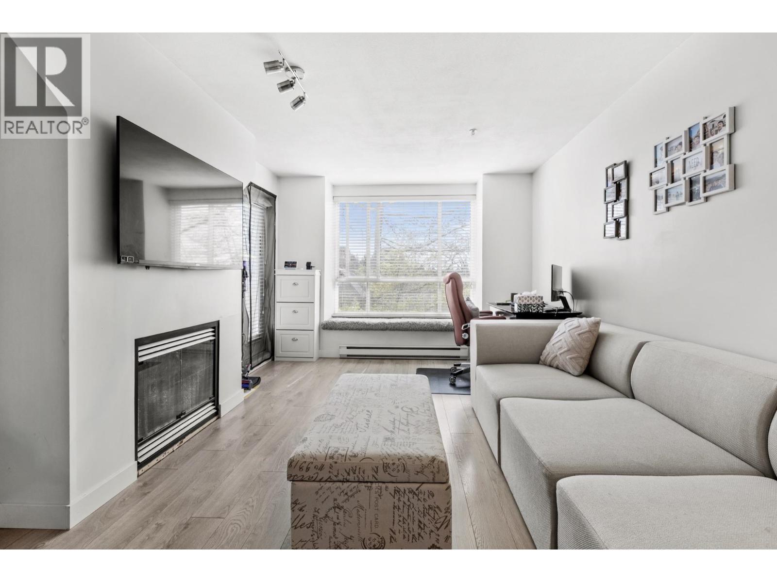 322 6833 Village Green Property Photo 5