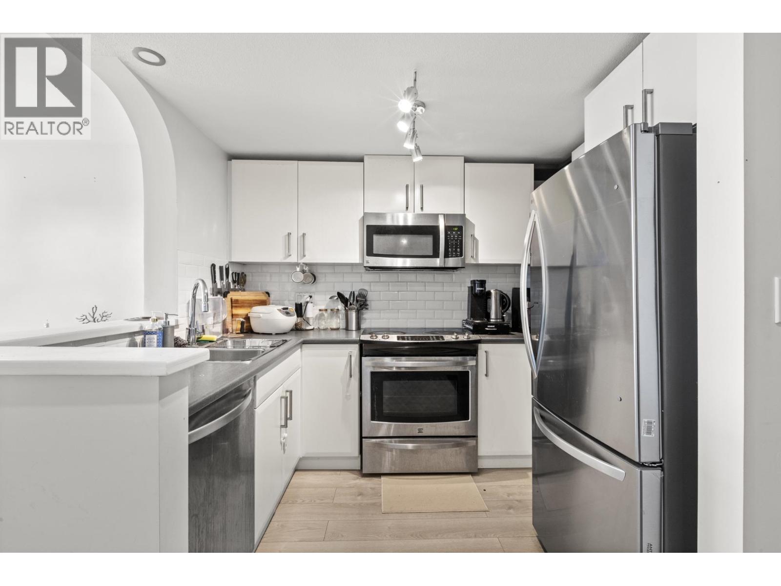 322 6833 Village Green Property Photo 10
