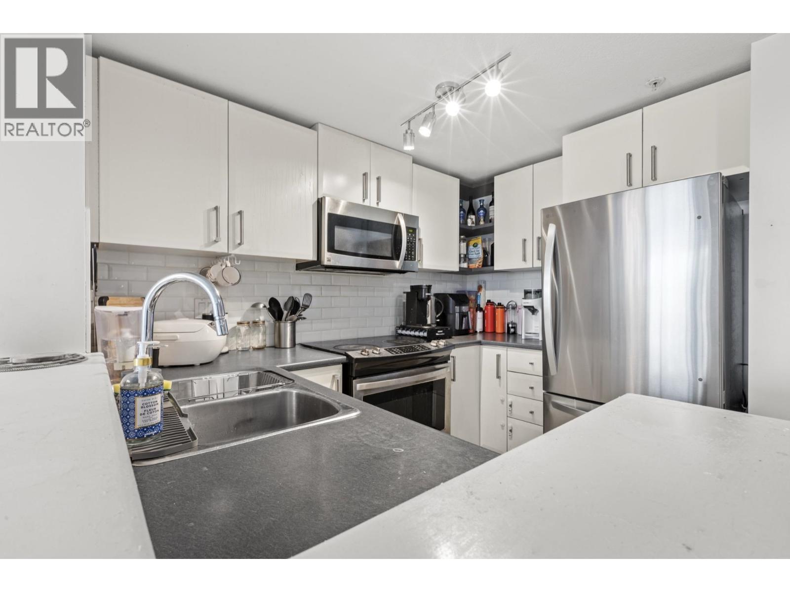 322 6833 Village Green Property Photo 12