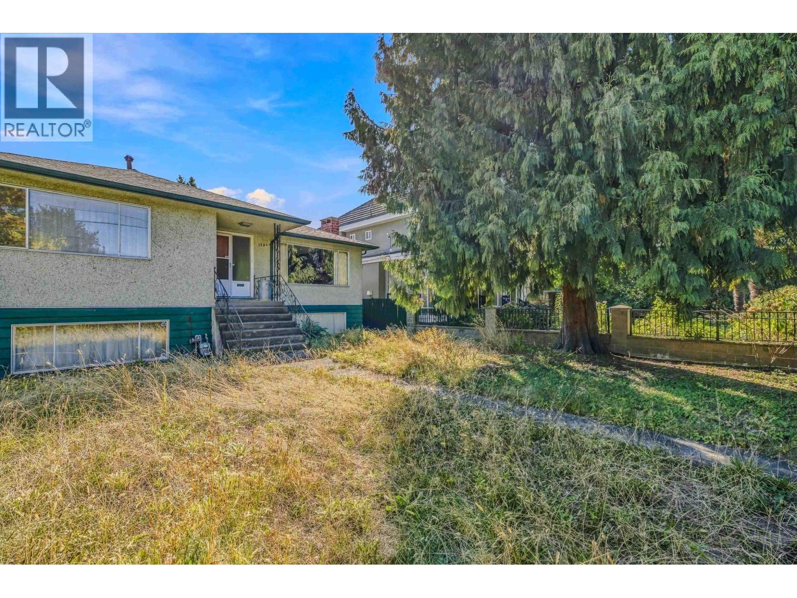 1154 E 53rd Avenue Property Photo 4