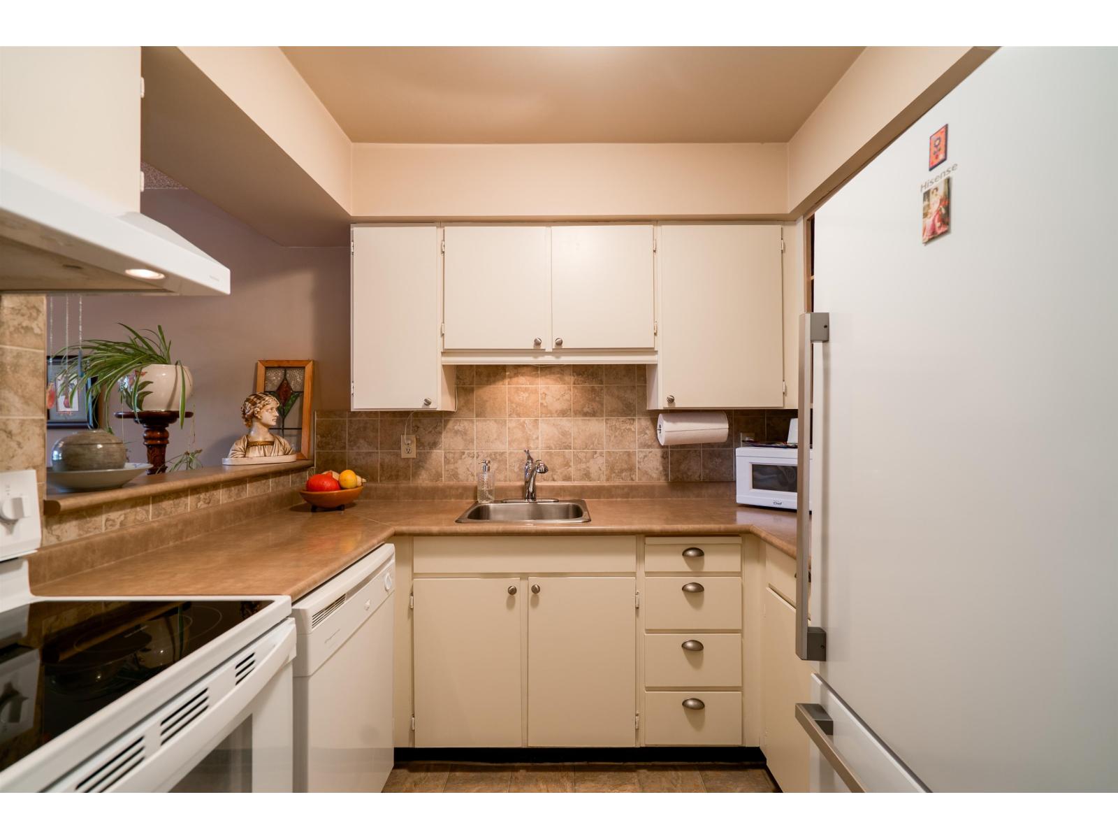 214 5224 204 Street Property Photo 4