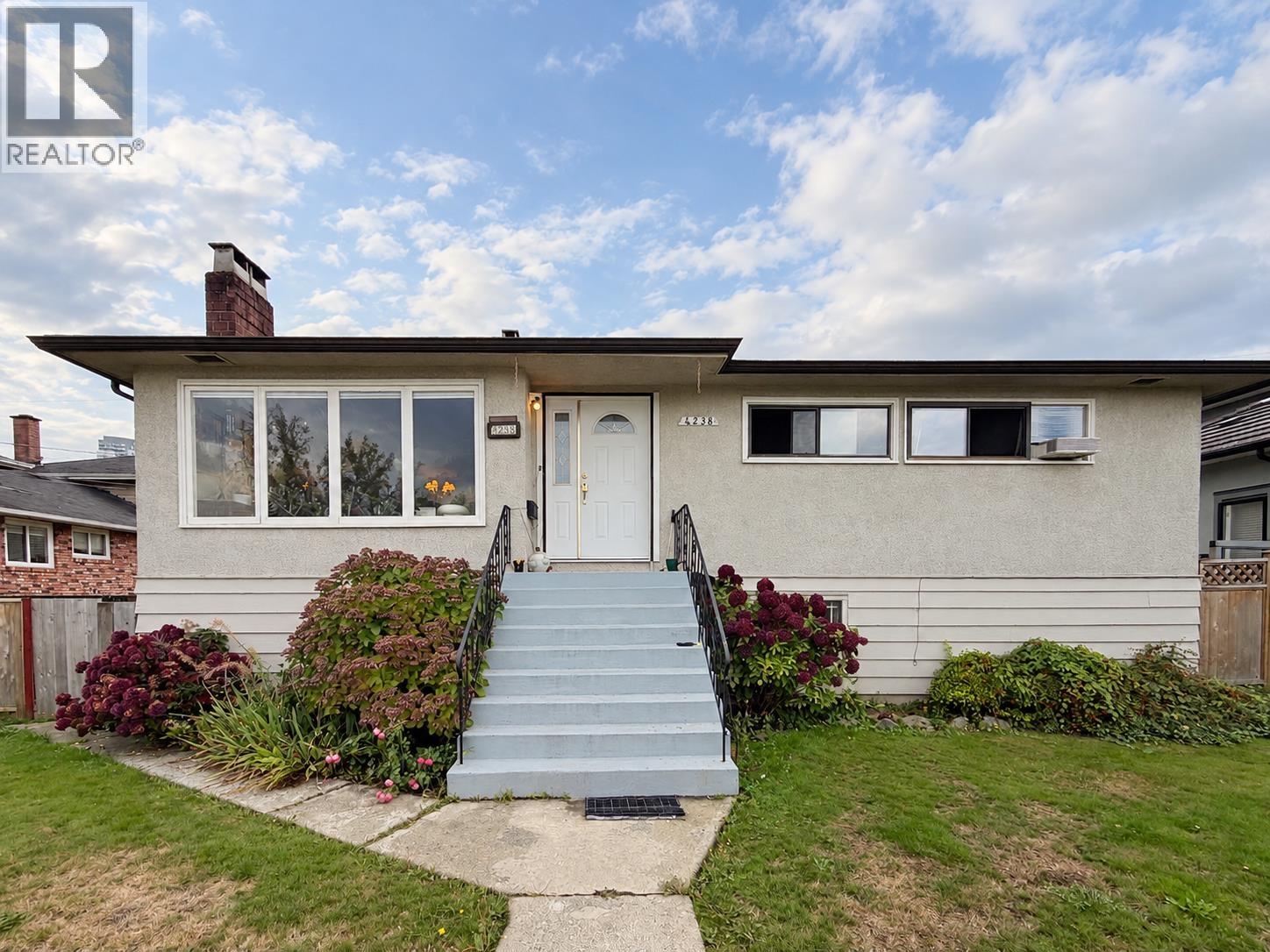 4238 Price Crescent Property Photo 1