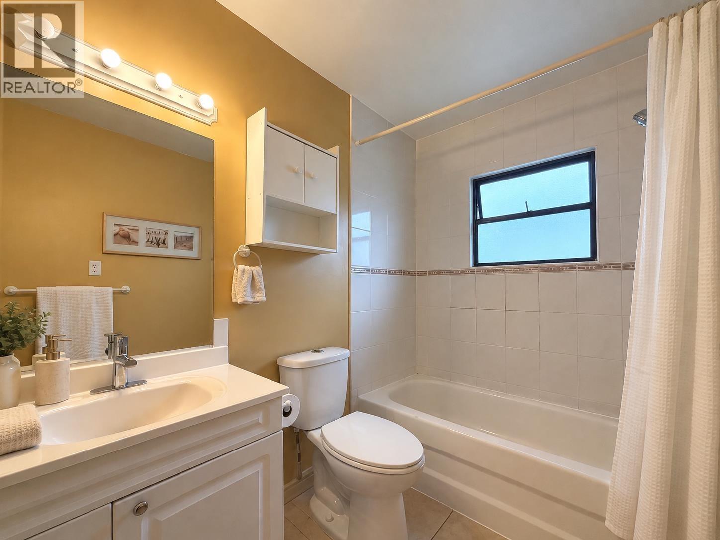 4238 Price Crescent Property Photo 10