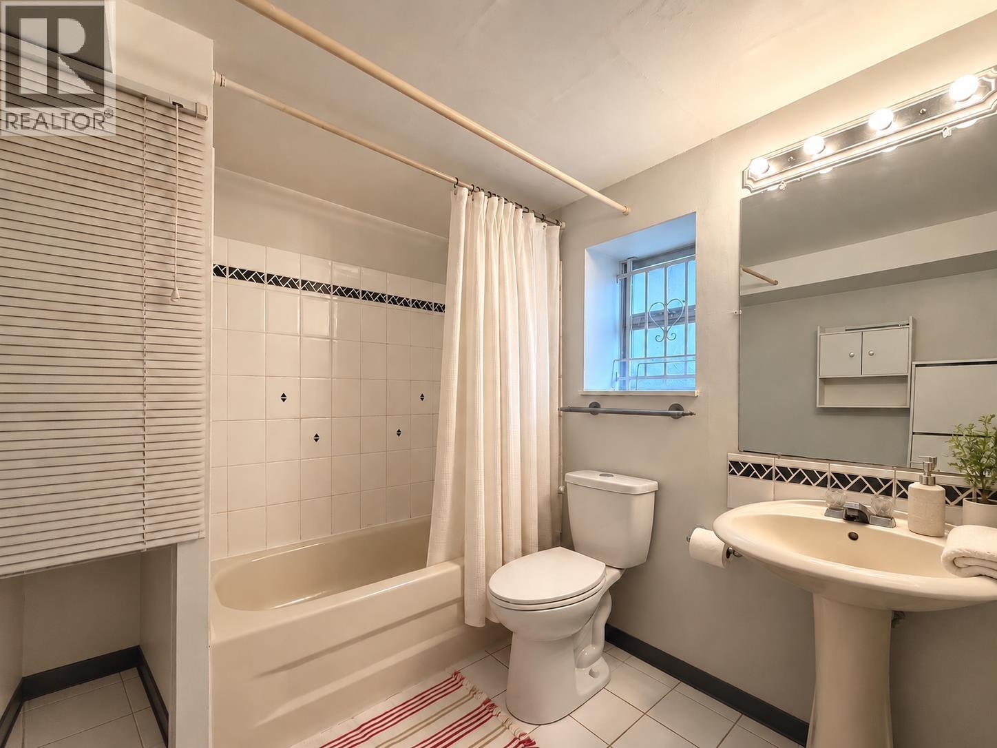 4238 Price Crescent Property Photo 13