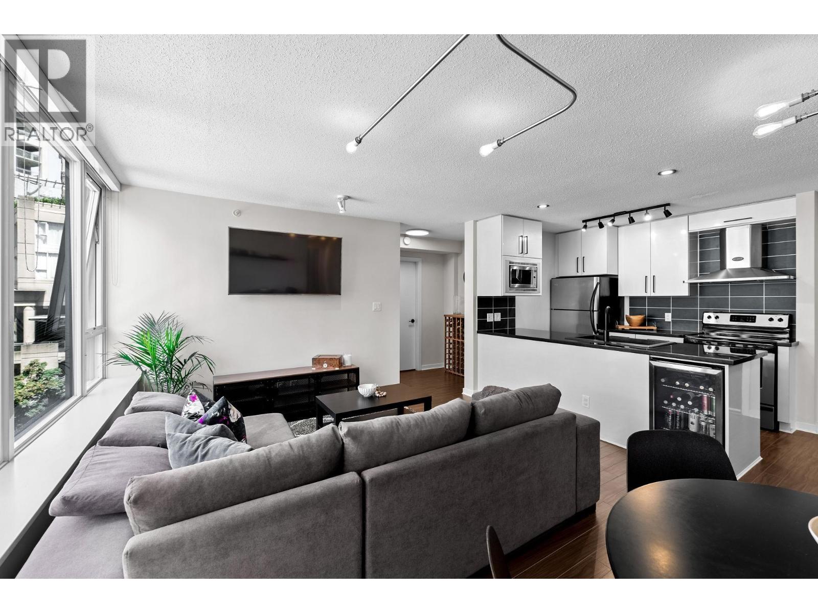 306 633 ABBOTT STREET Property Photo 1