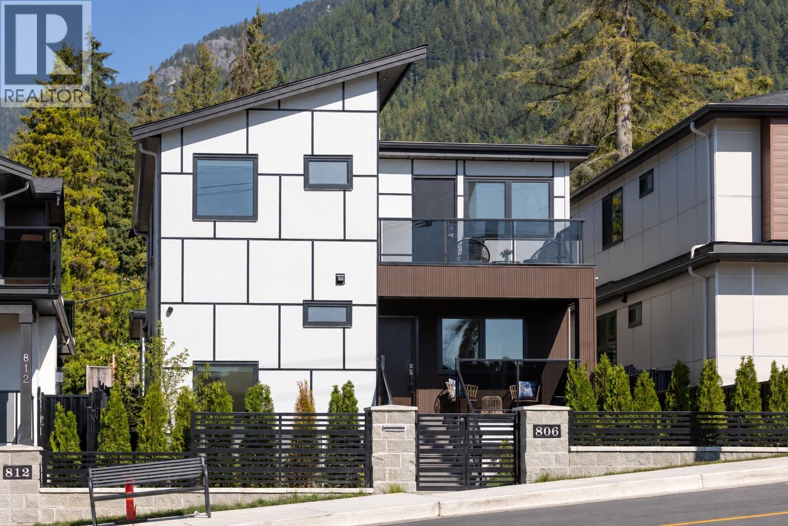806 Montroyal Boulevard Property Photo 1