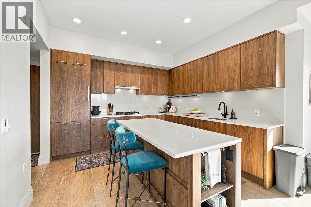 602 2550 Garden Drive Property Photo 2