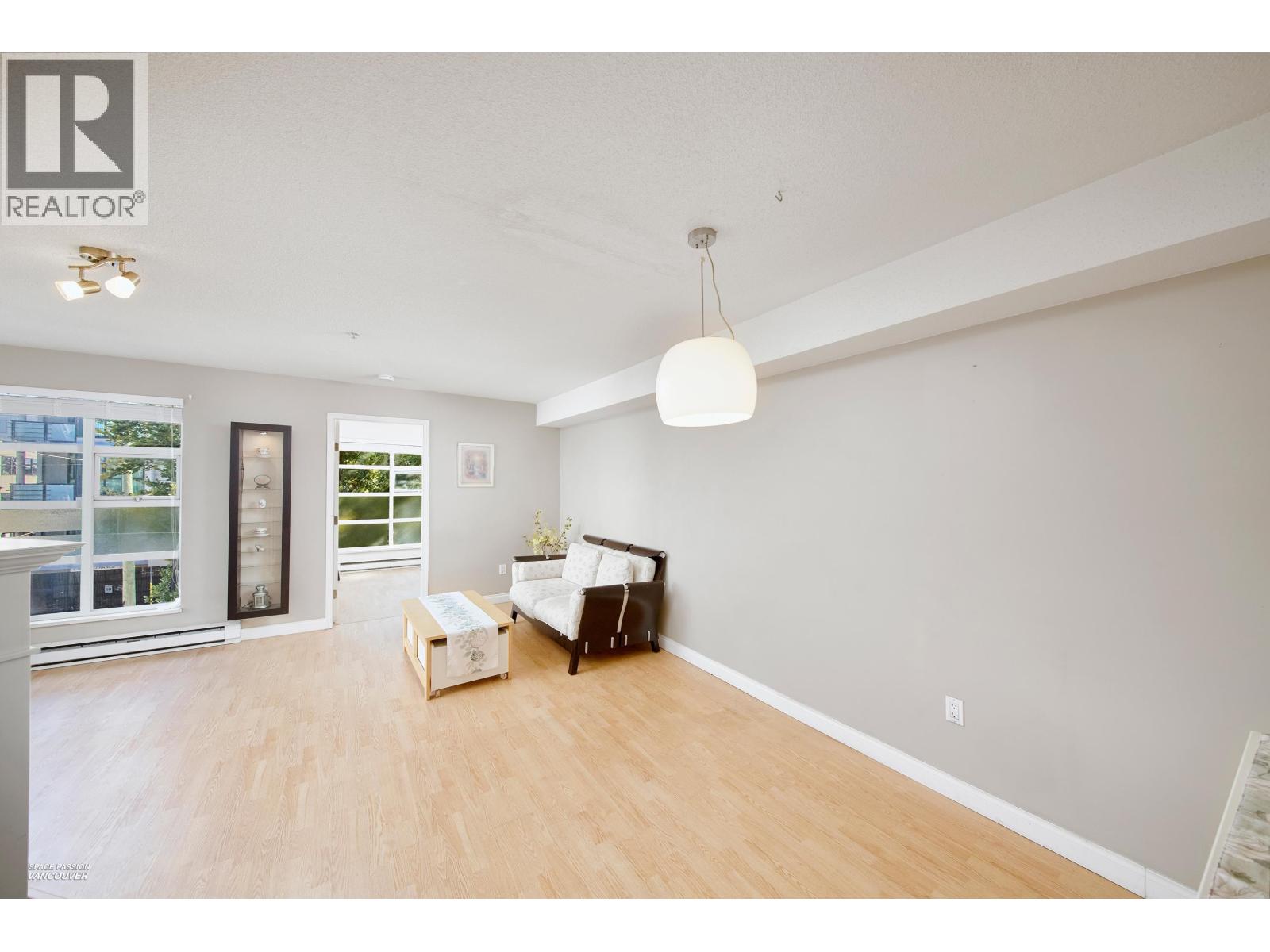 301 8989 Hudson Street Property Photo 7