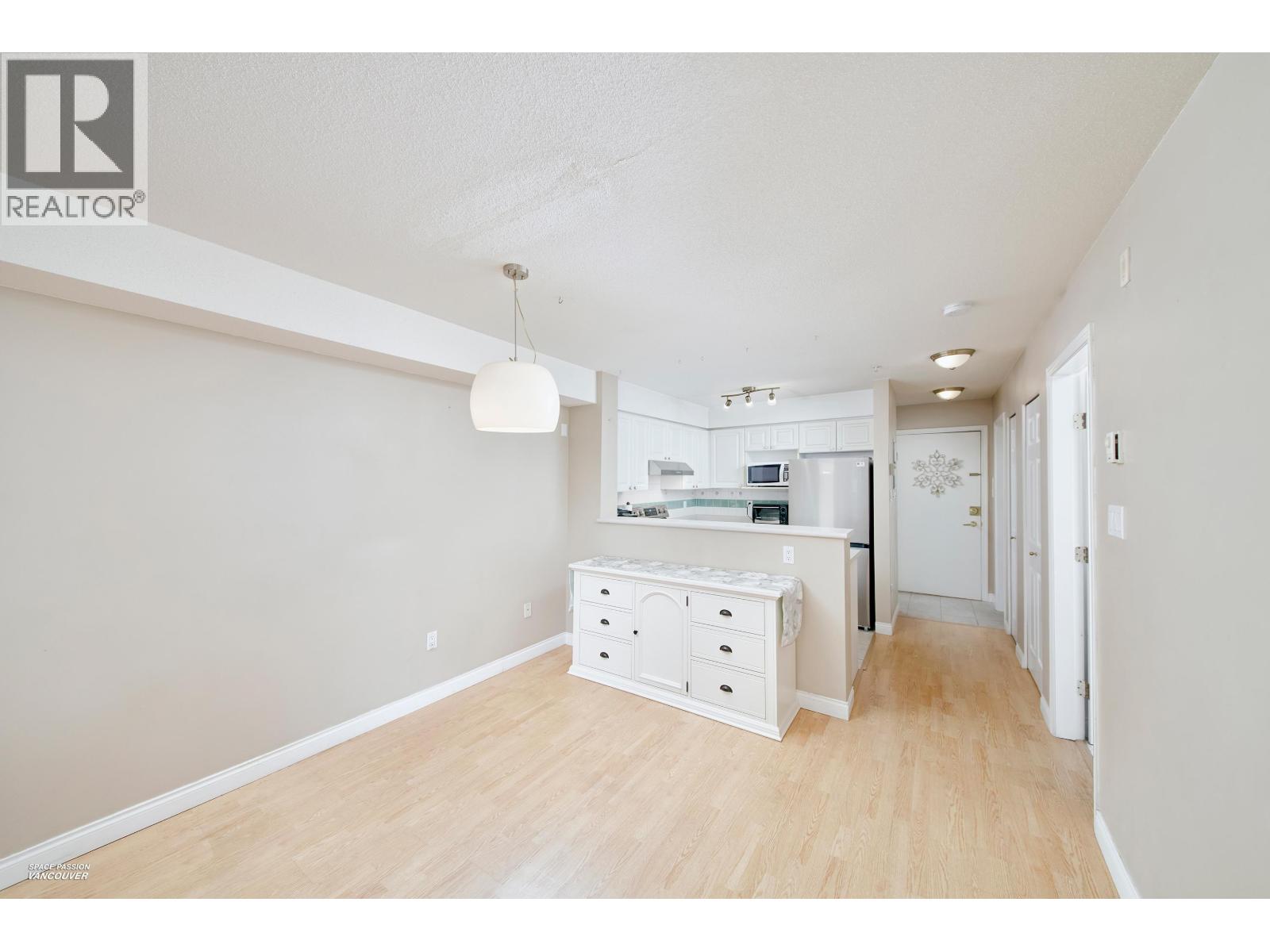 301 8989 Hudson Street Property Photo 9