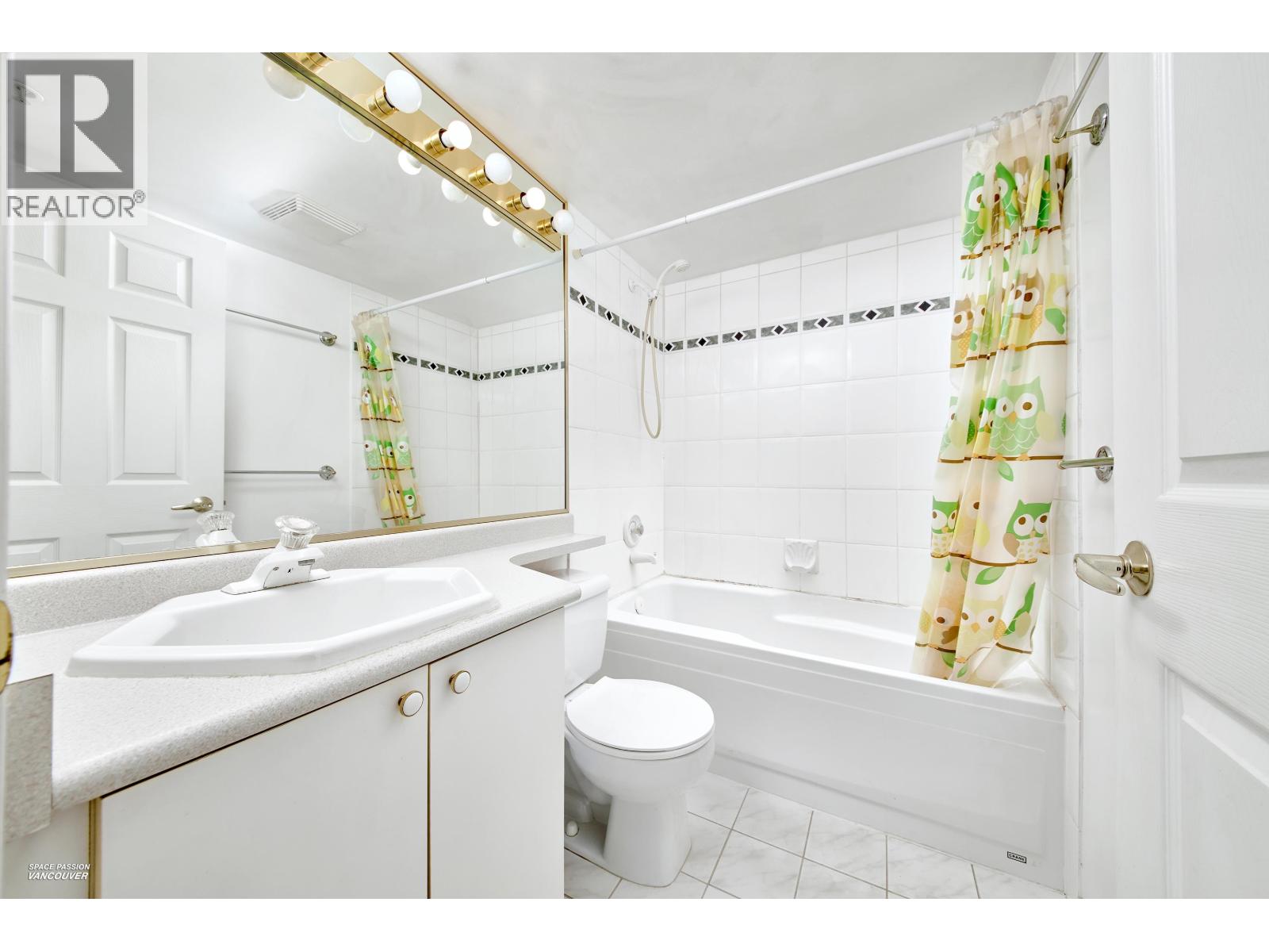 301 8989 Hudson Street Property Photo 12