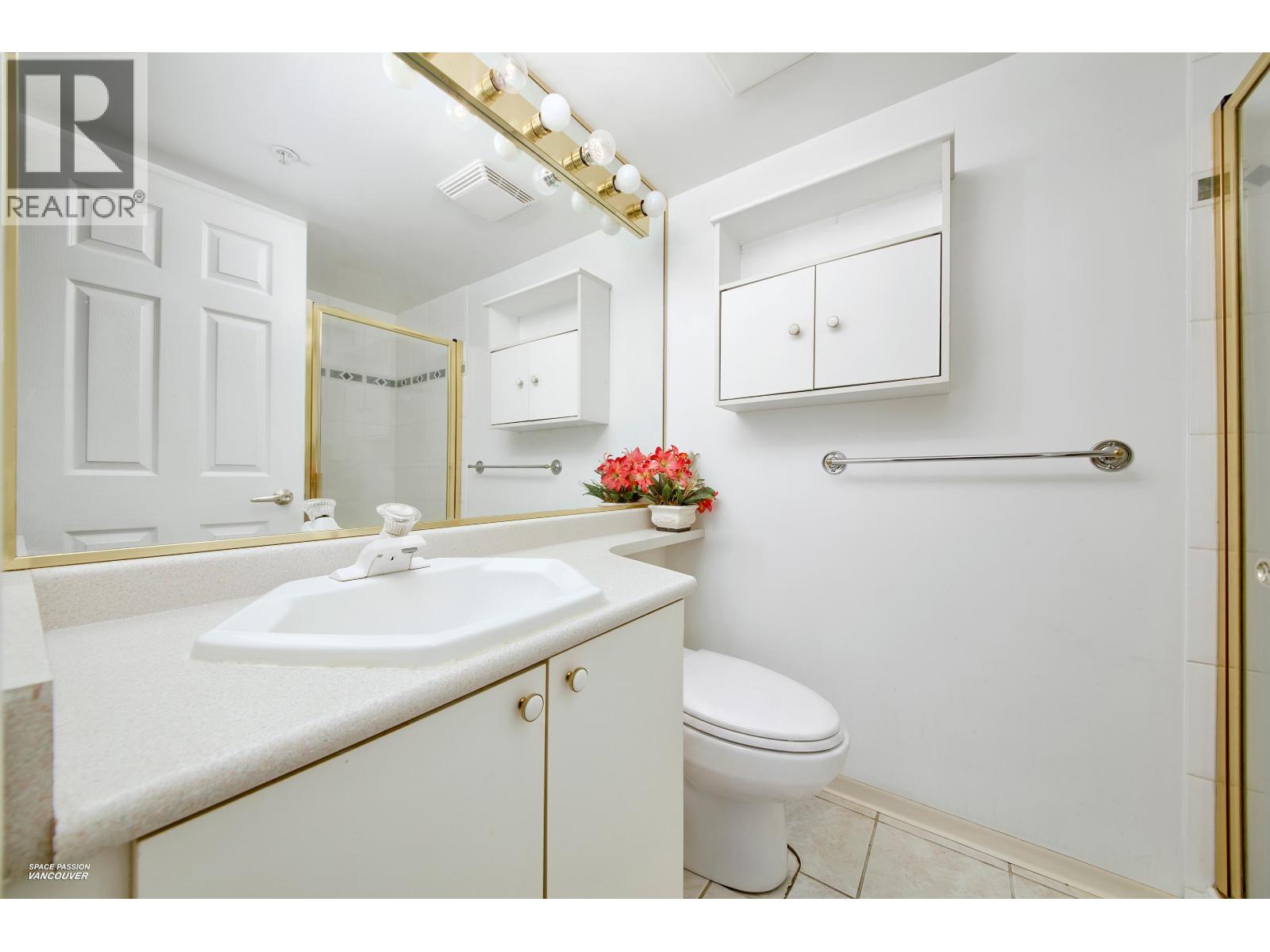 301 8989 Hudson Street Property Photo 15