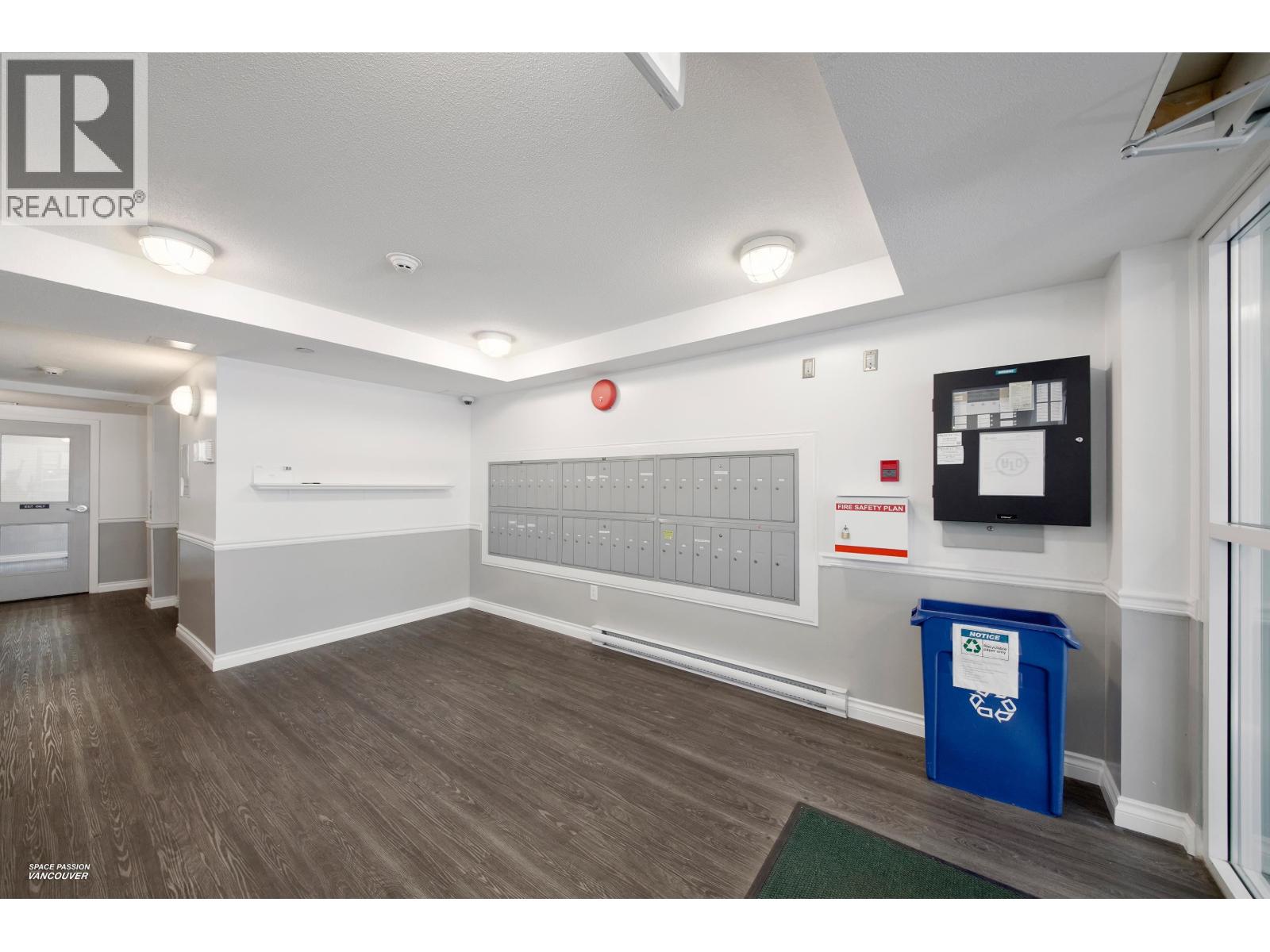 301 8989 Hudson Street Property Photo 19