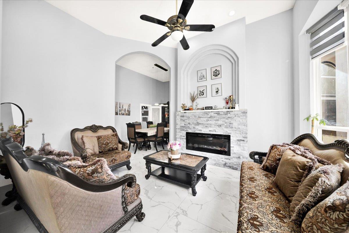 6640 123 Street Property Photo 6