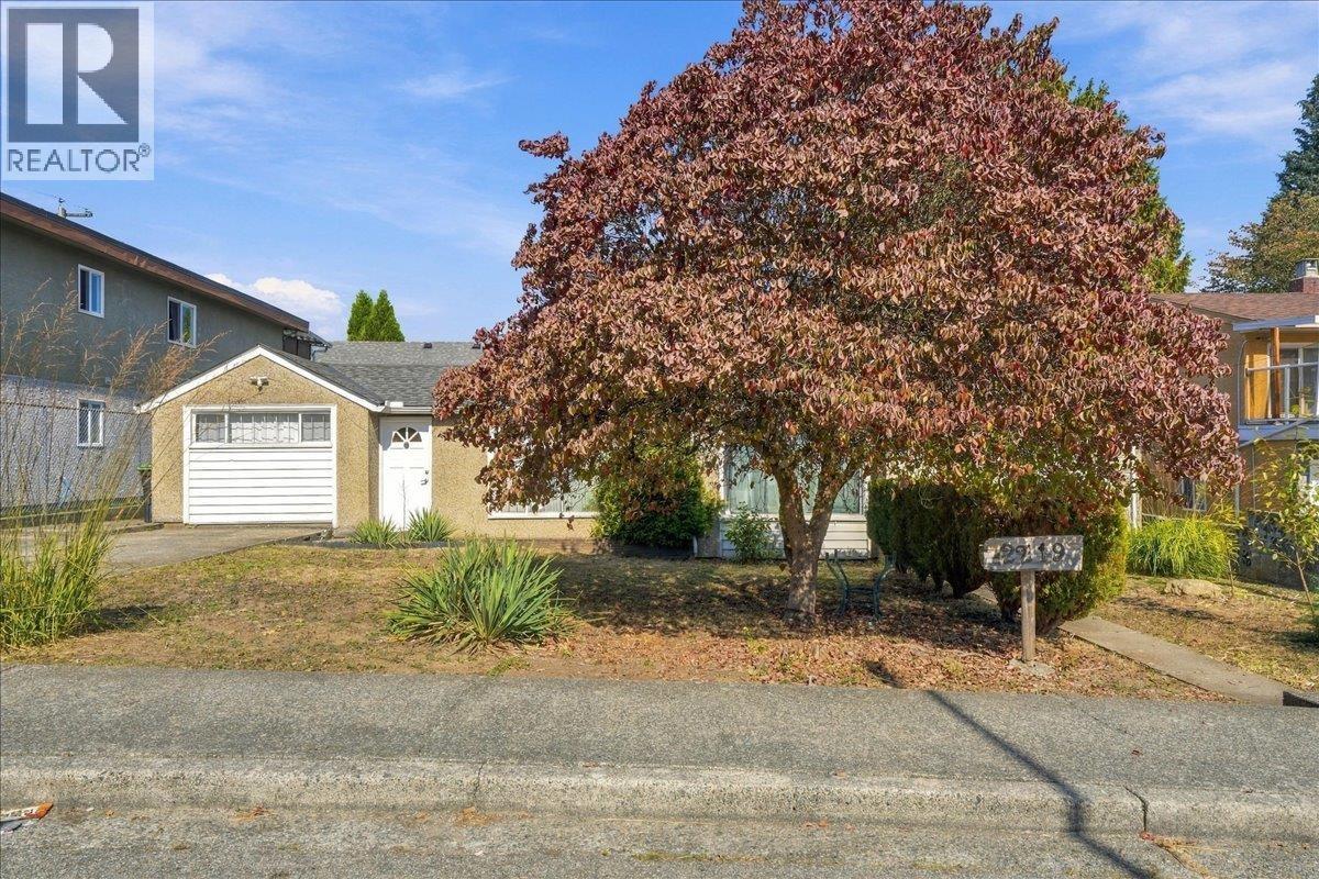 2219 E 25th Avenue Property Photo 10