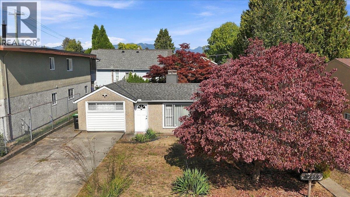 2219 E 25th Avenue Property Photo 12