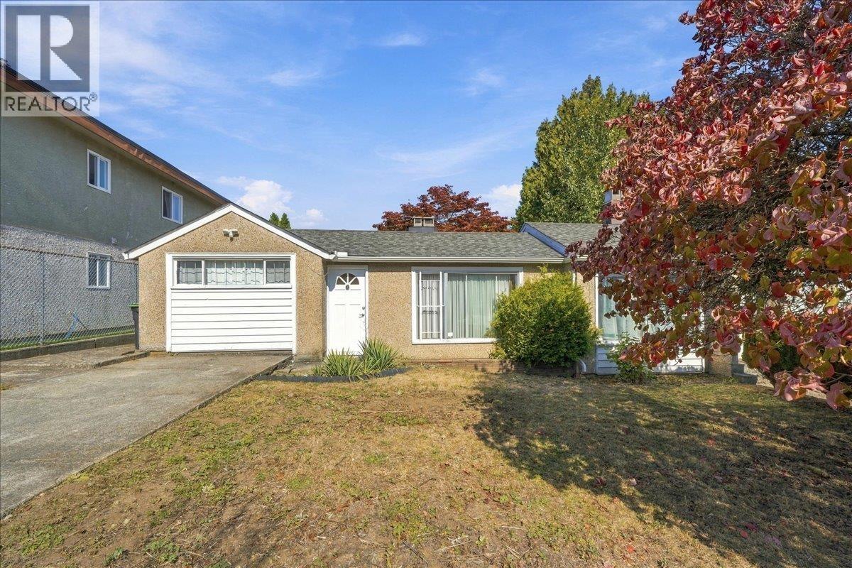 2219 E 25th Avenue Property Photo 13
