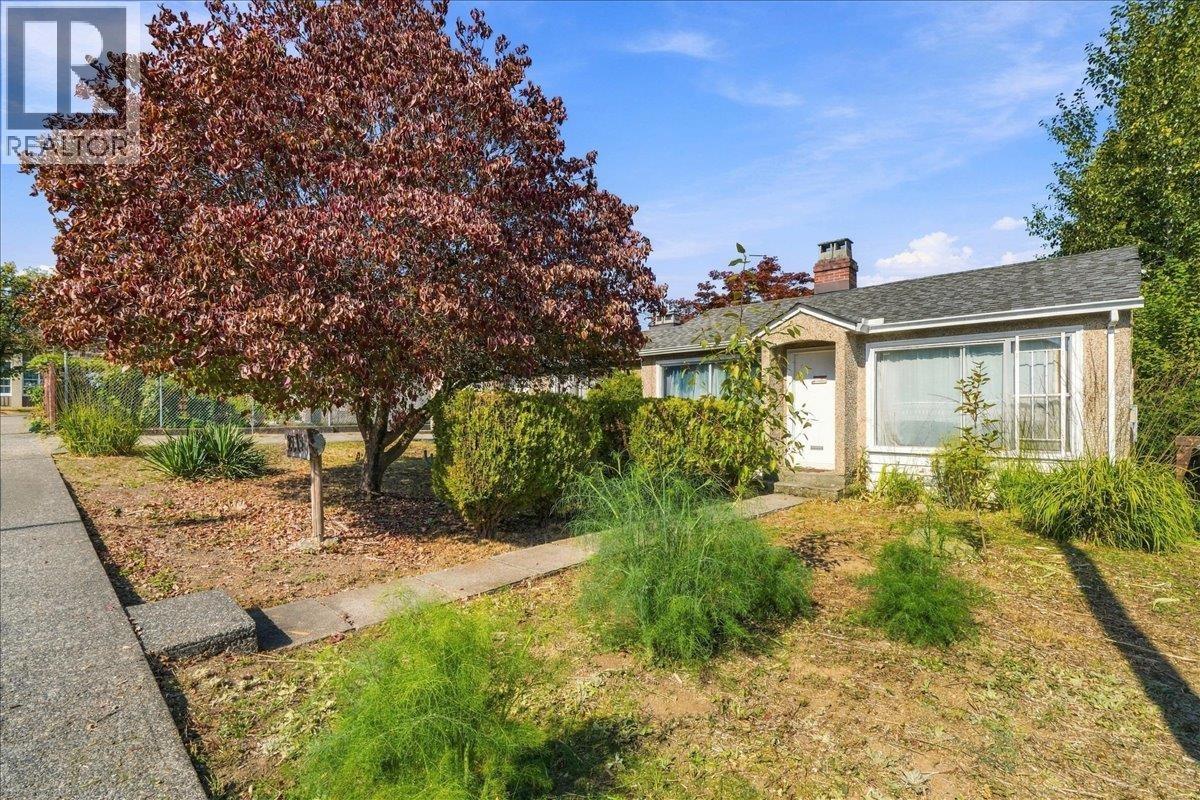 2219 E 25th Avenue Property Photo 15