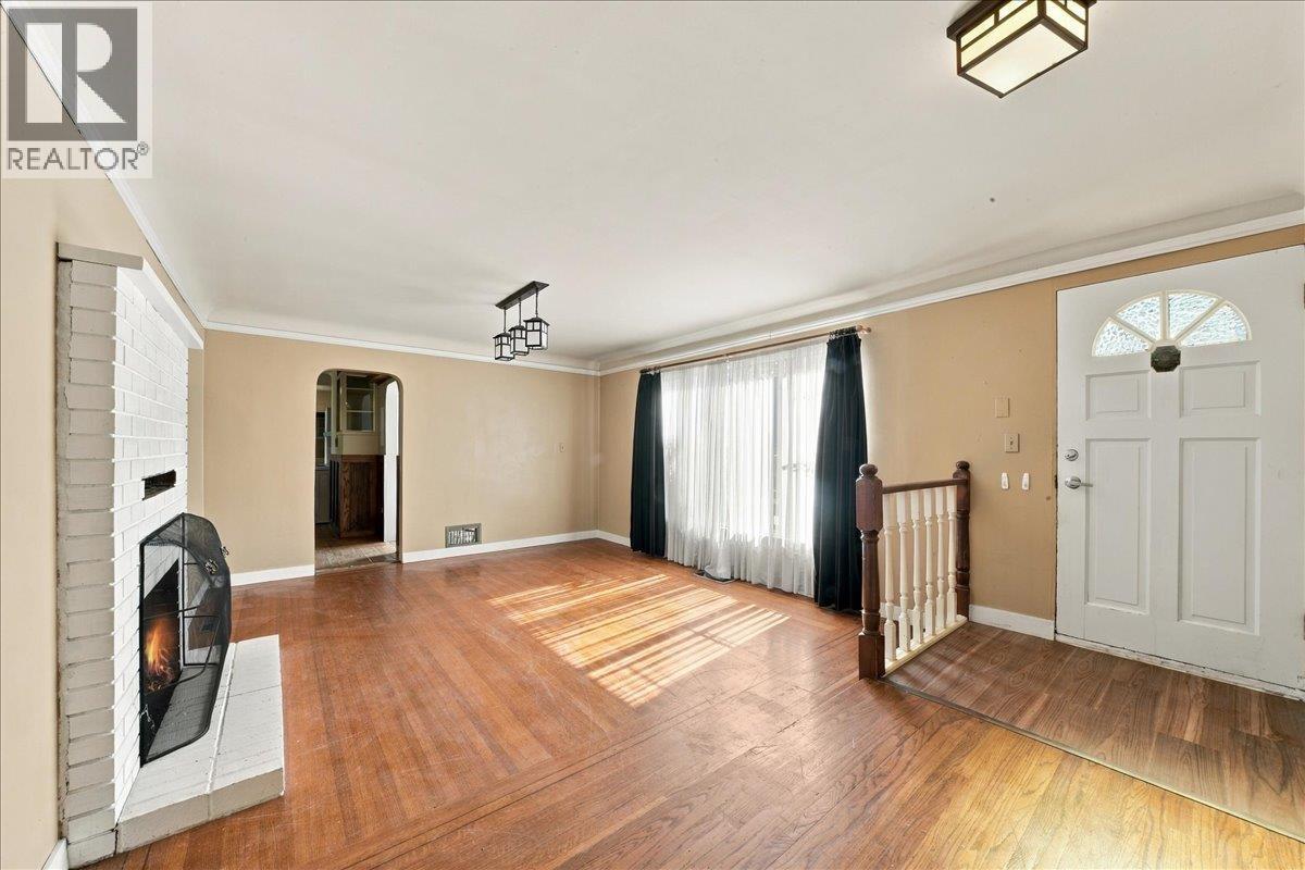 2219 E 25th Avenue Property Photo 22