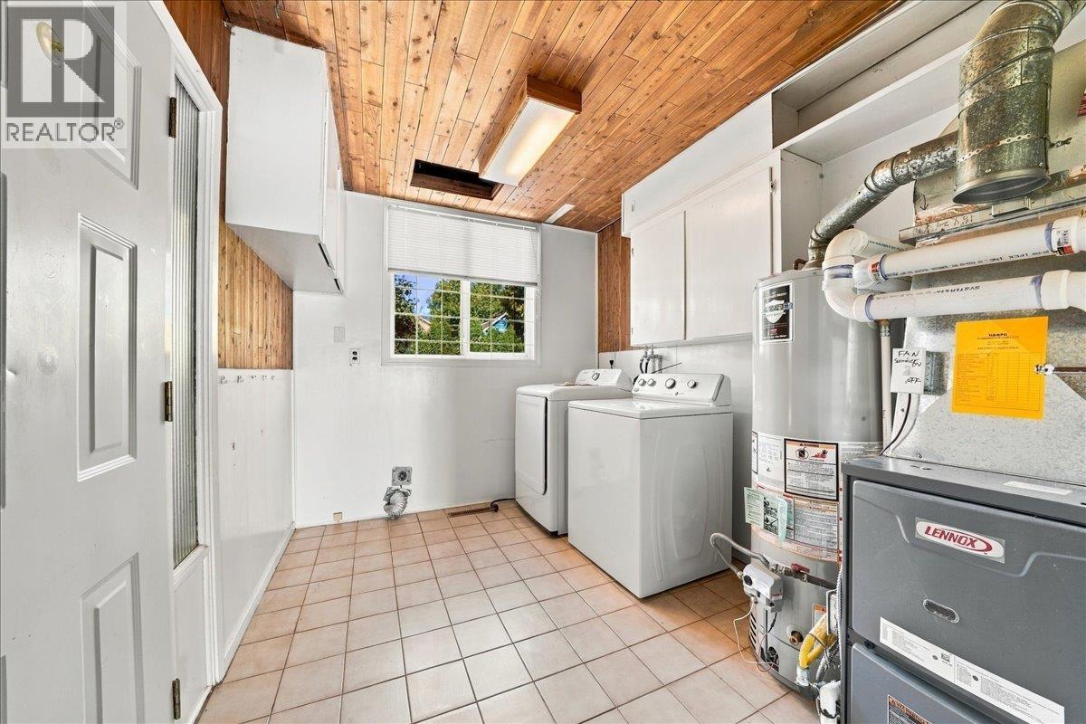 2219 E 25th Avenue Property Photo 24