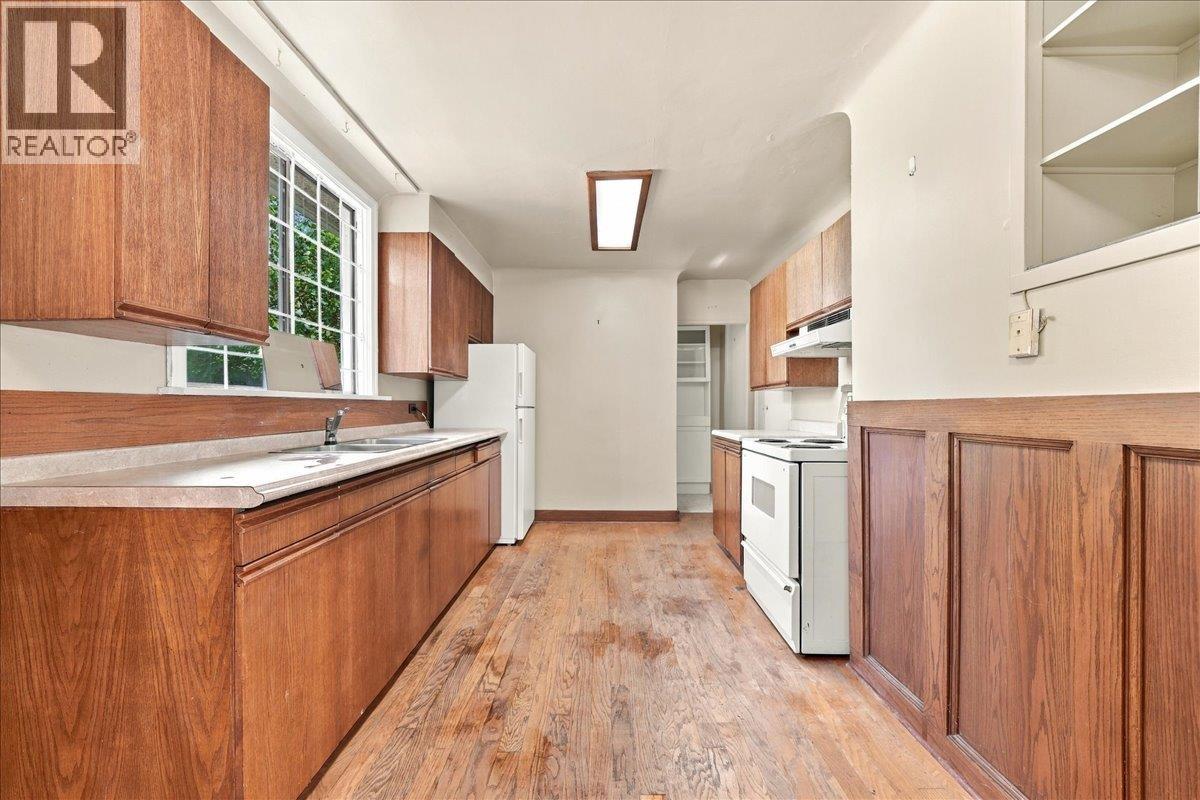 2219 E 25th Avenue Property Photo 30