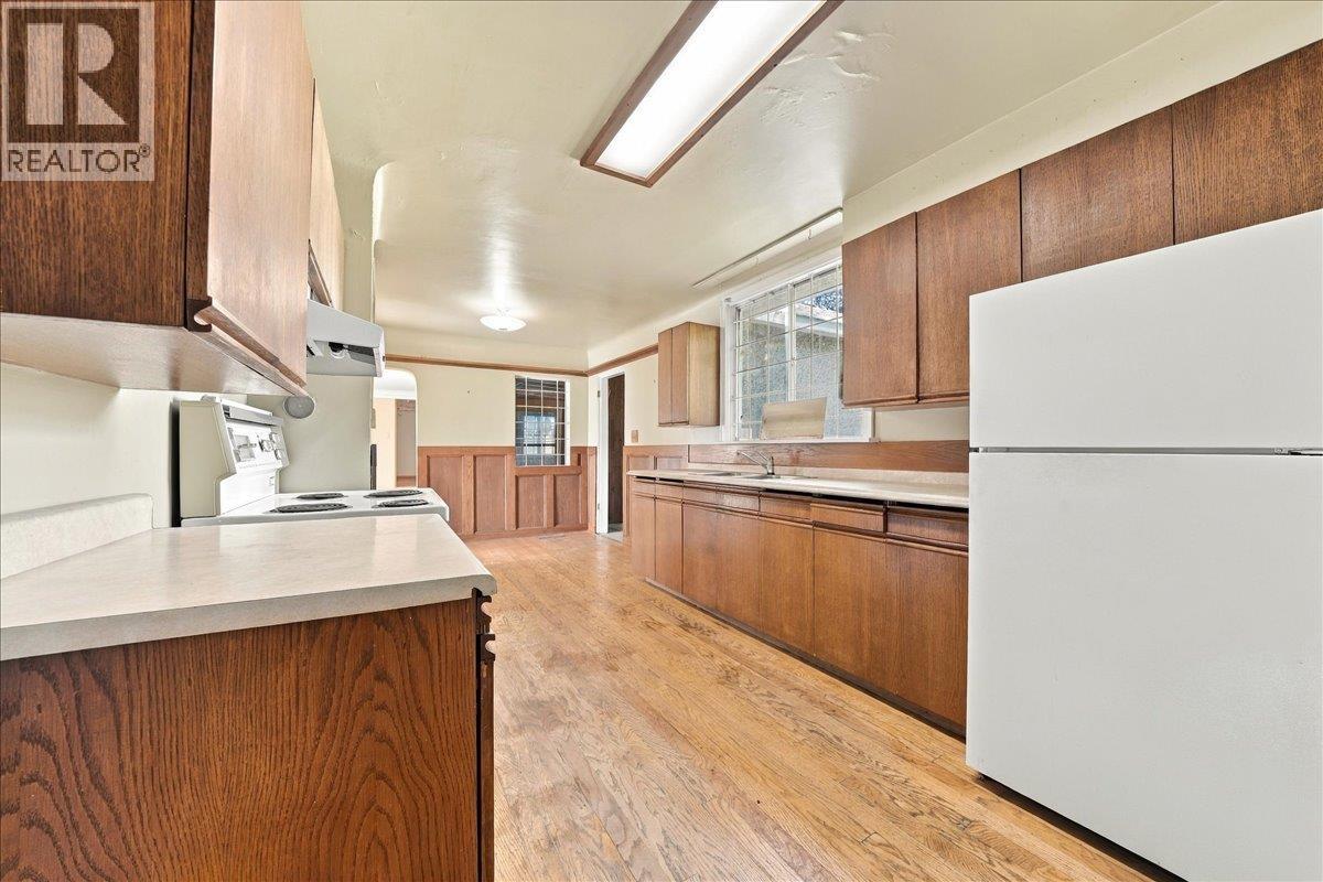 2219 E 25th Avenue Property Photo 31