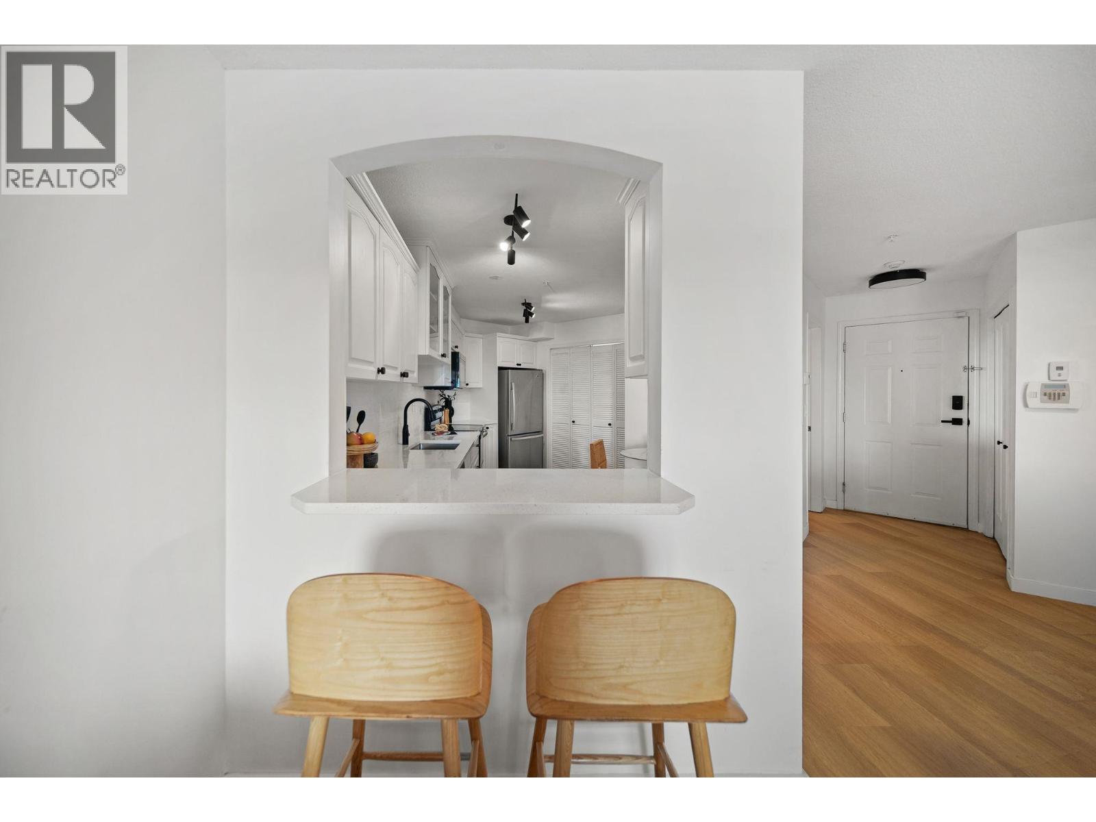 422 12931 Railway Avenue Property Photo 11