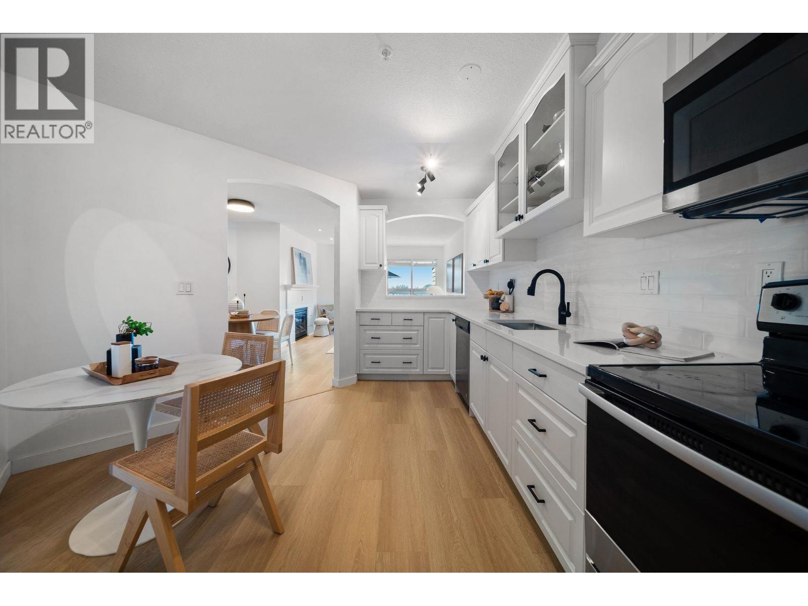 422 12931 Railway Avenue Property Photo 12