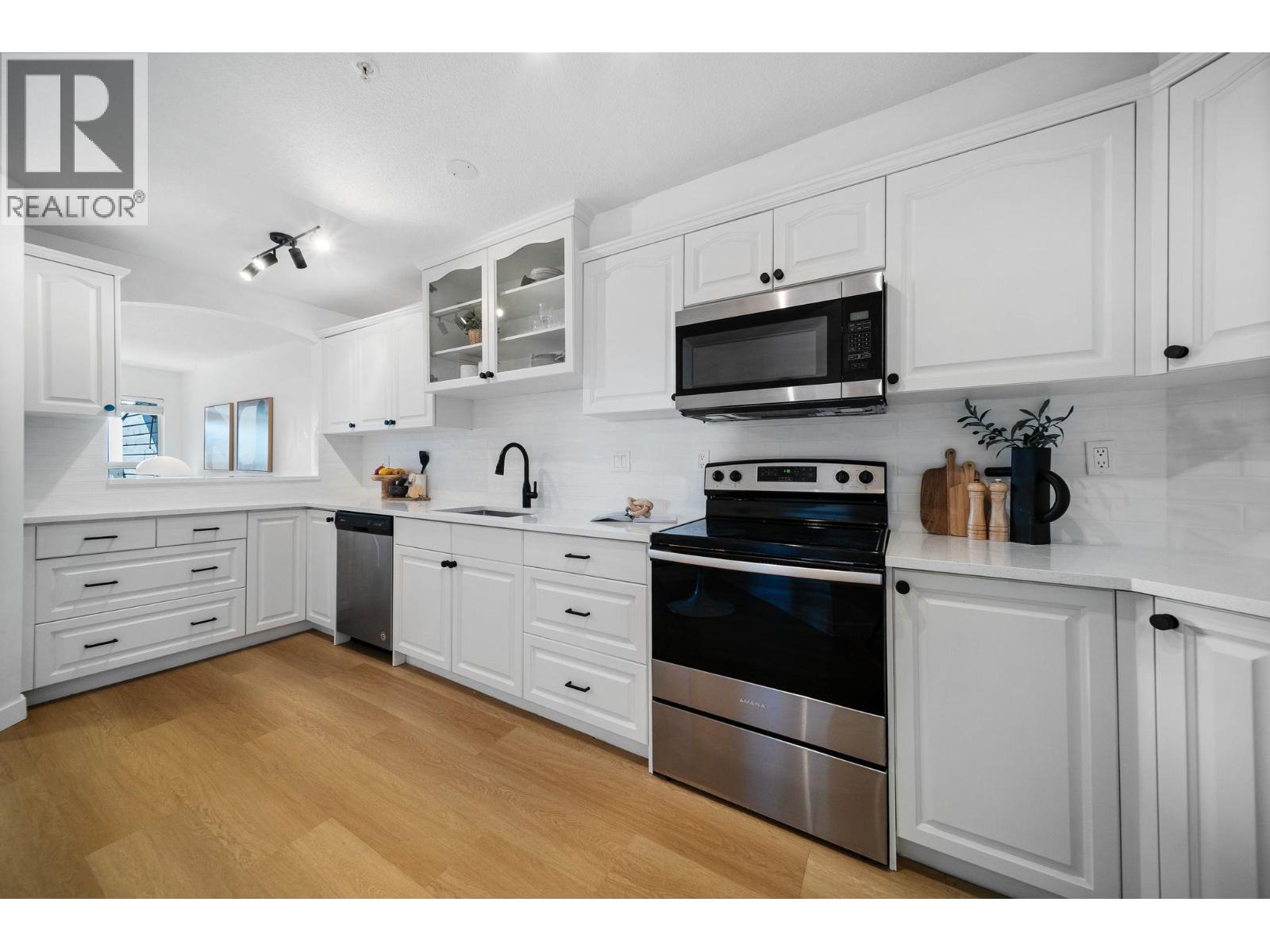 422 12931 Railway Avenue Property Photo 13
