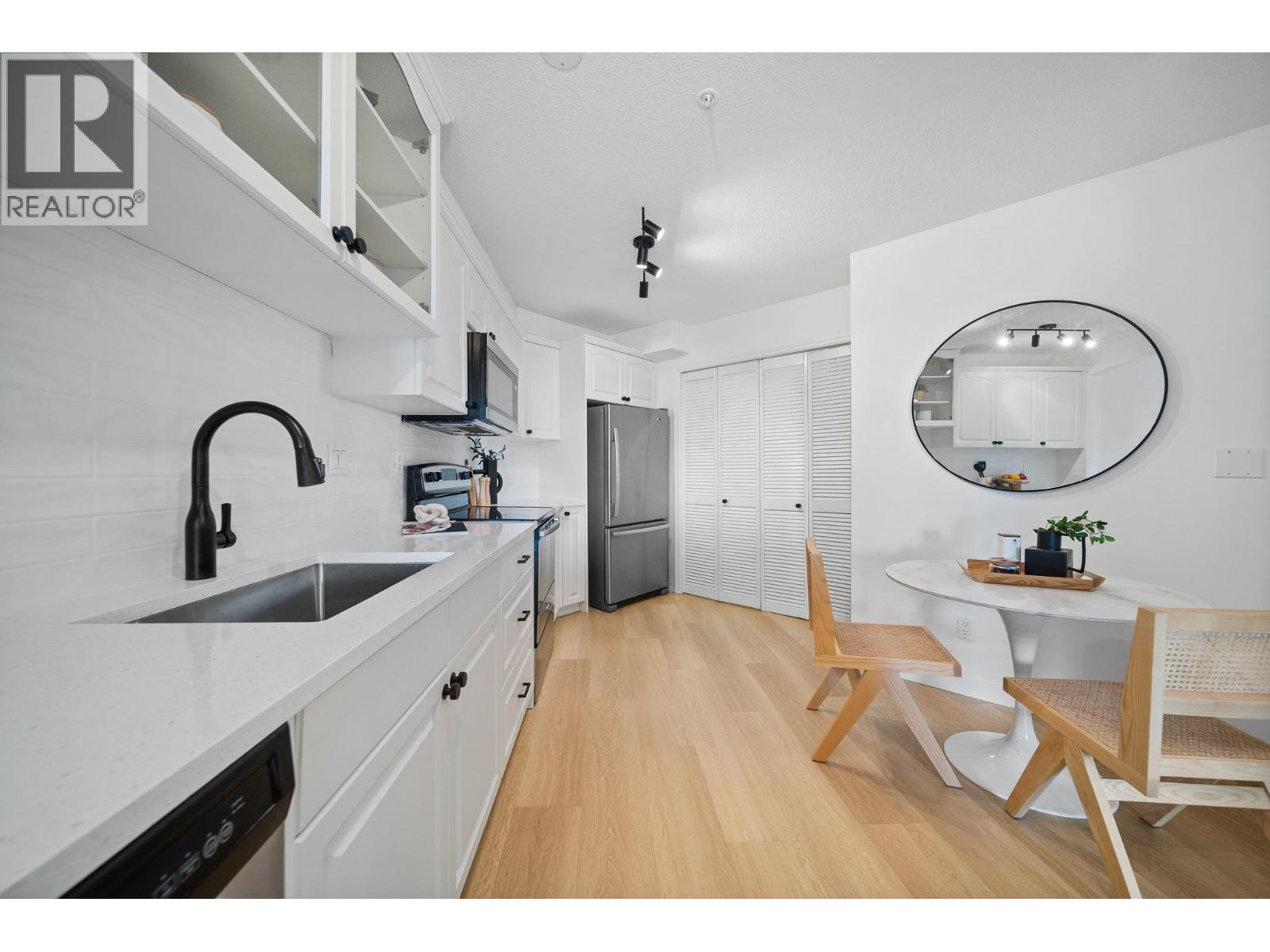 422 12931 Railway Avenue Property Photo 14