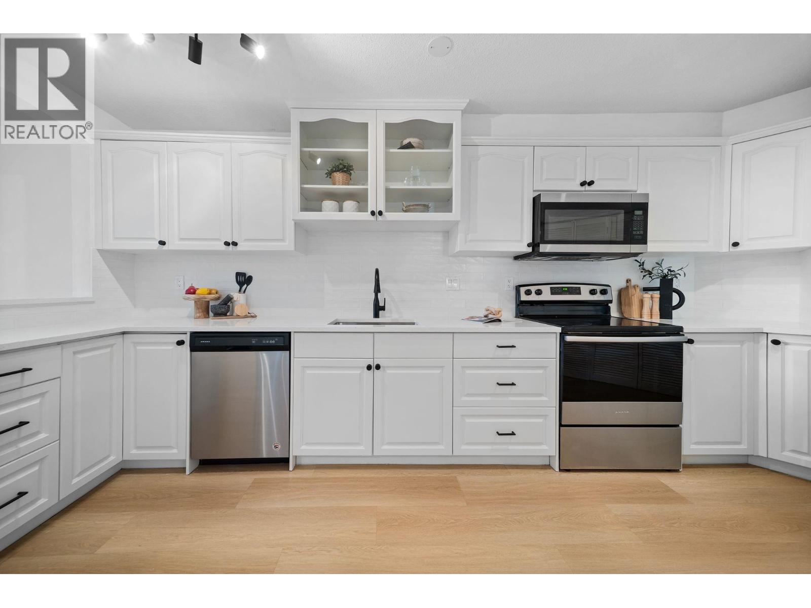 422 12931 Railway Avenue Property Photo 15