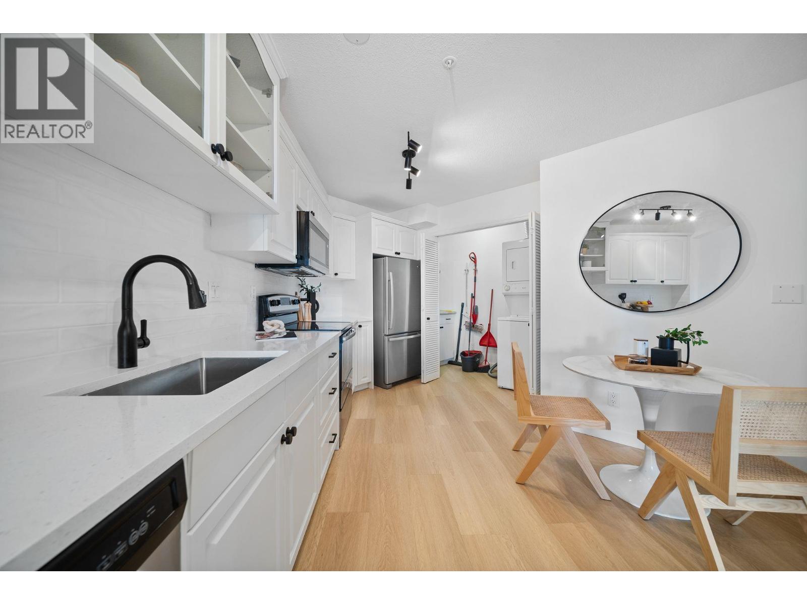 422 12931 Railway Avenue Property Photo 17