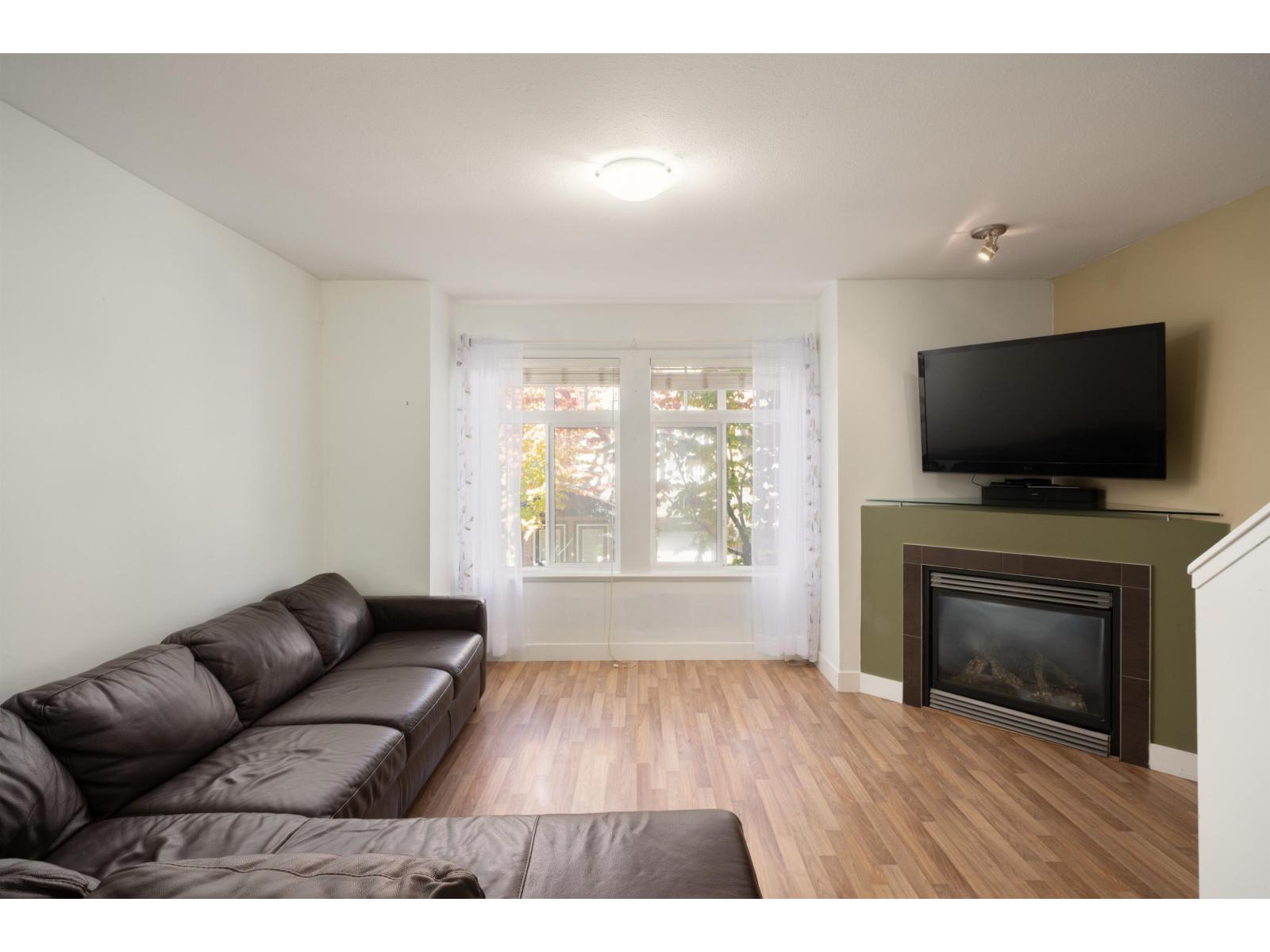 27 19448 68 Avenue Property Photo 5