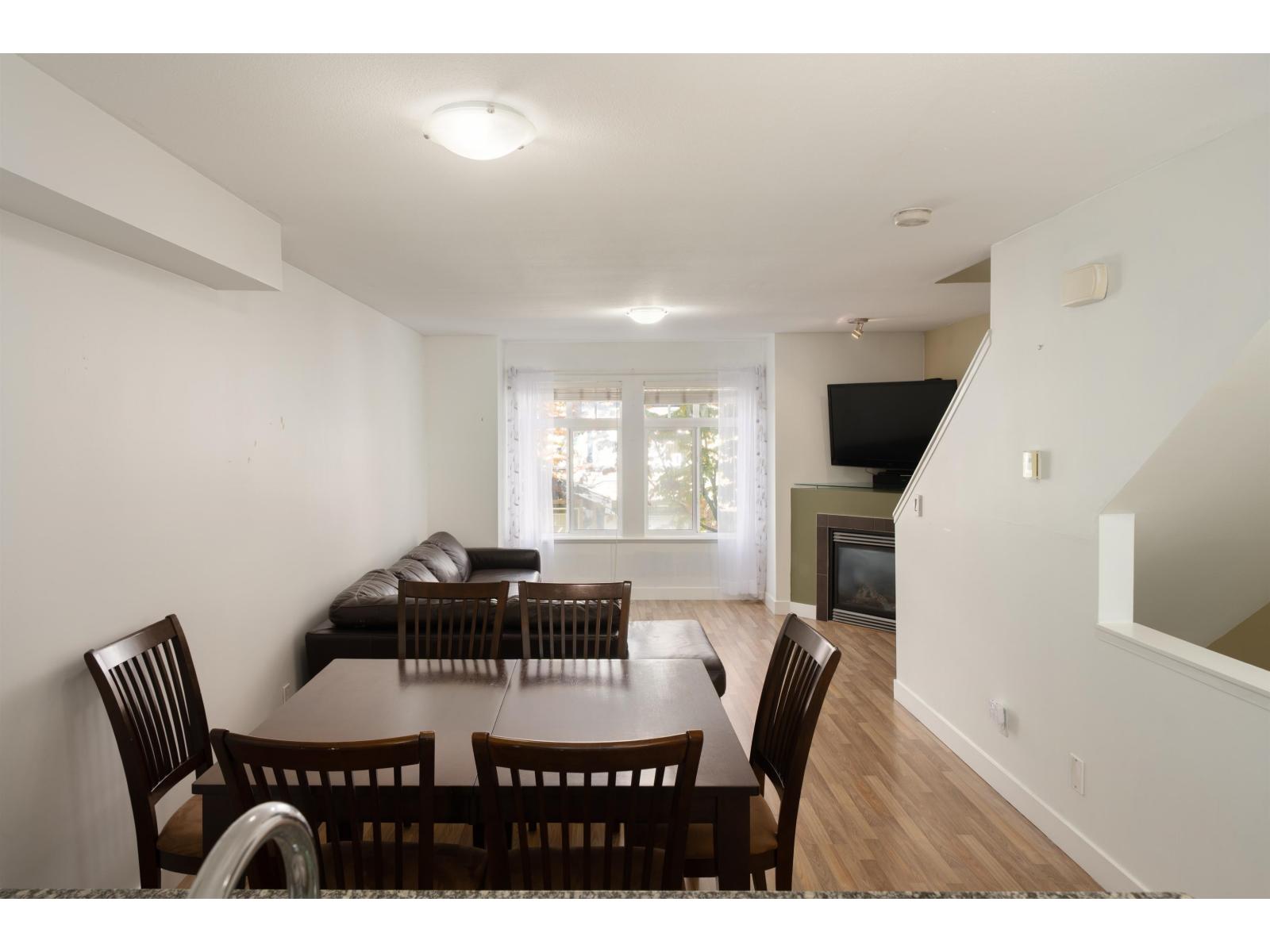 27 19448 68 Avenue Property Photo 6