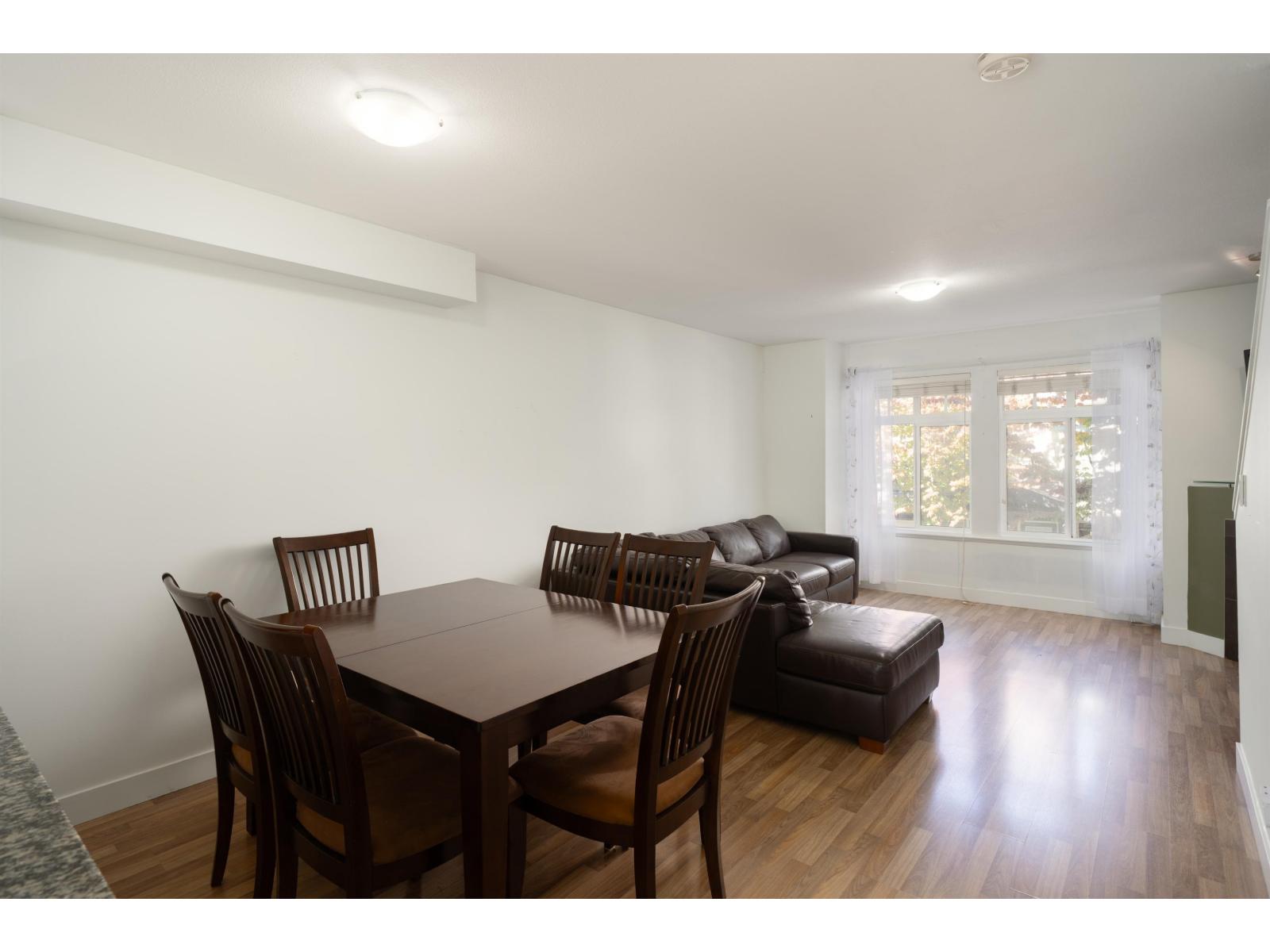 27 19448 68 Avenue Property Photo 7