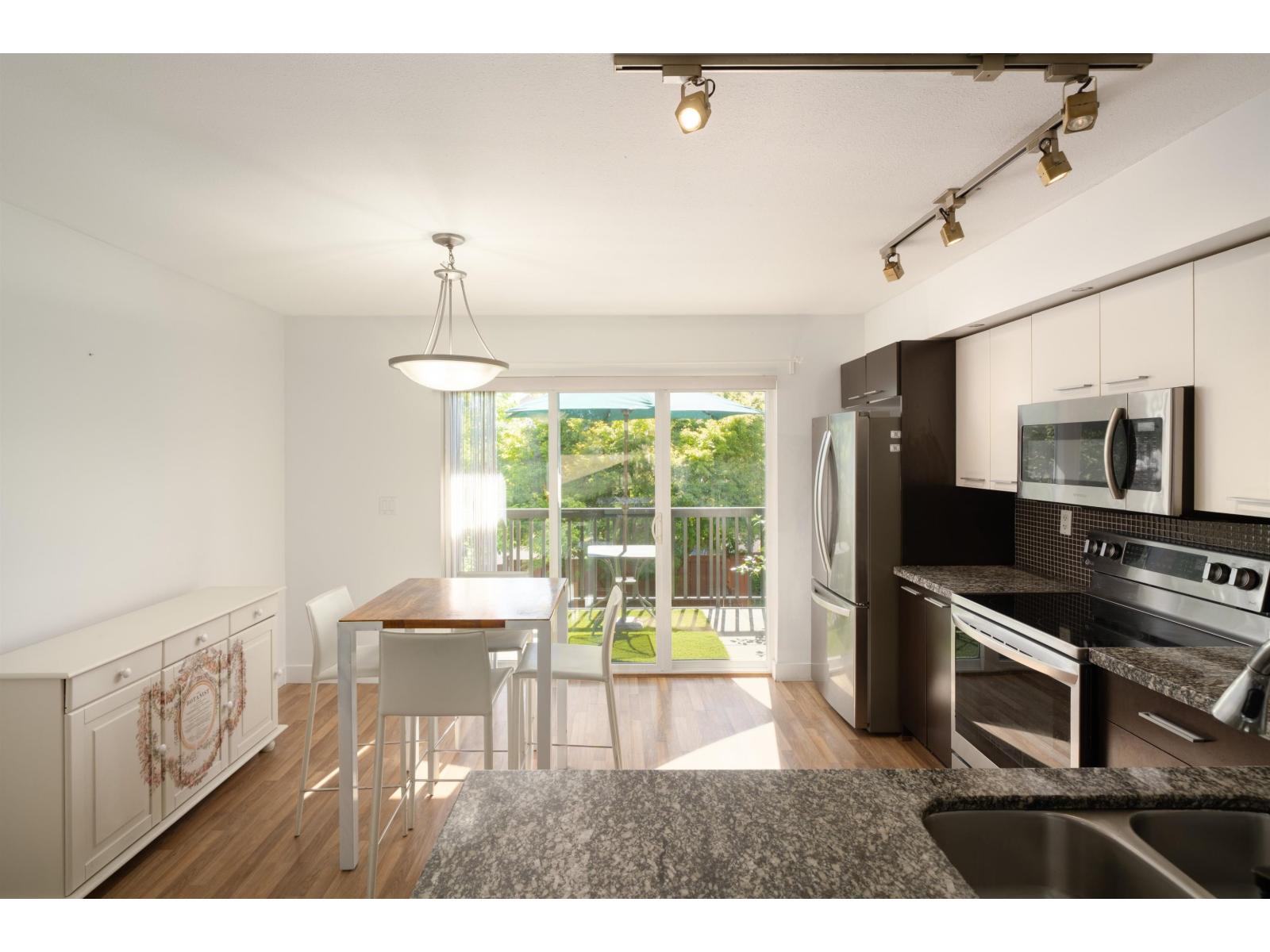 27 19448 68 Avenue Property Photo 10