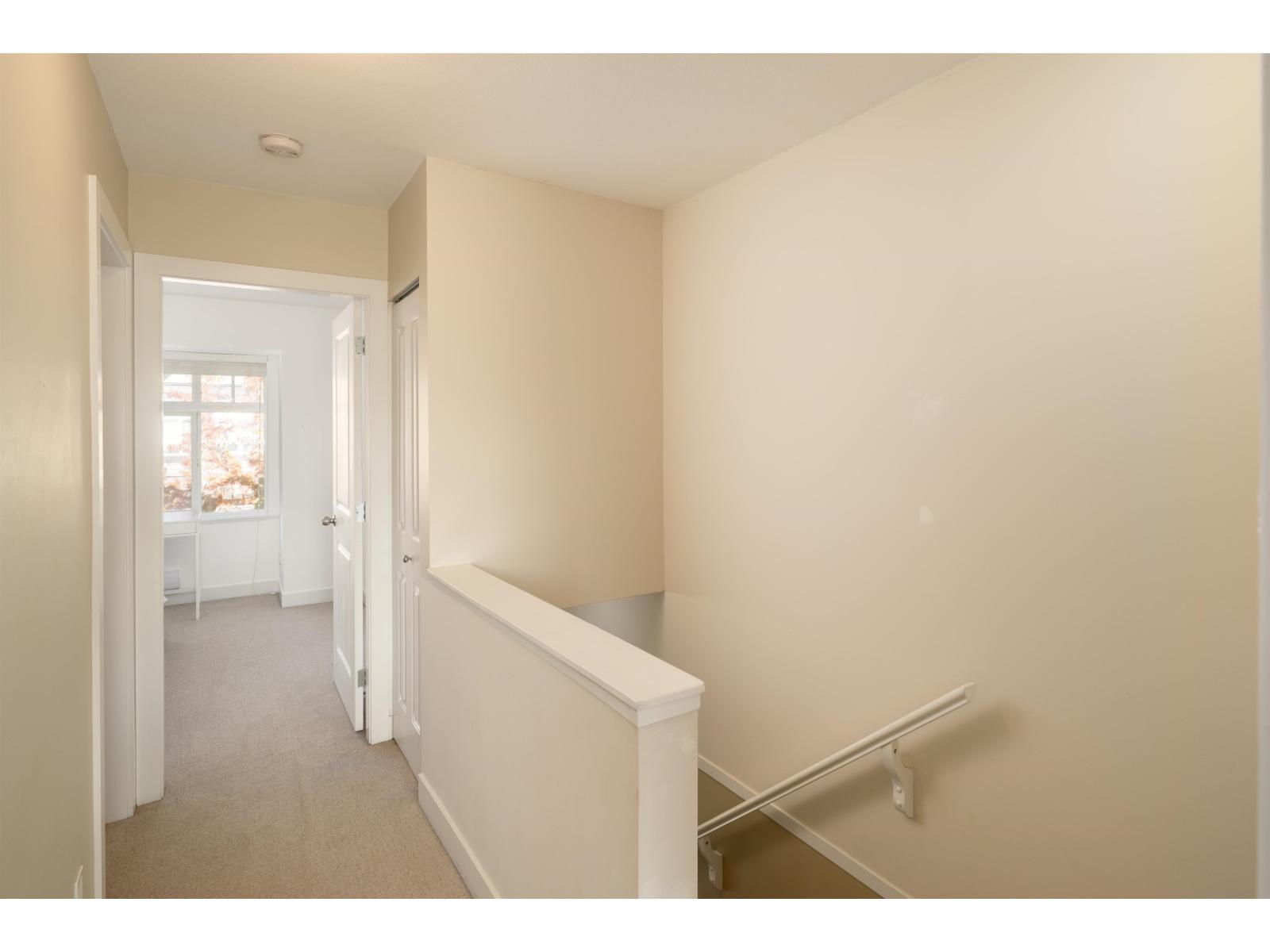 27 19448 68 Avenue Property Photo 17