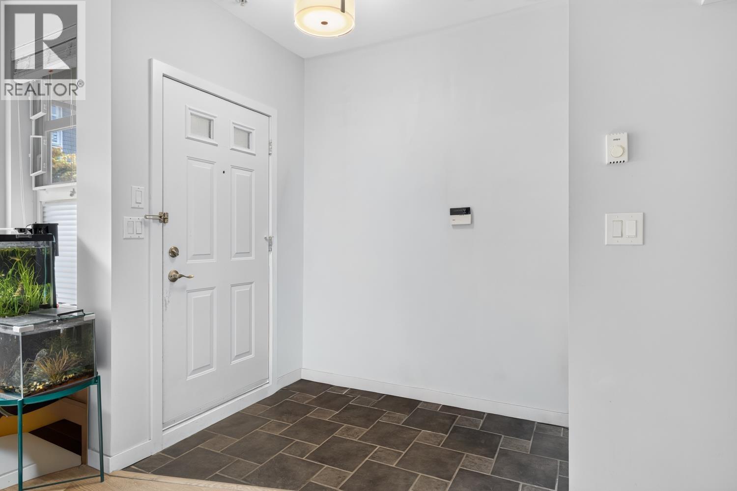 56 6528 Denbigh Avenue Property Photo 8