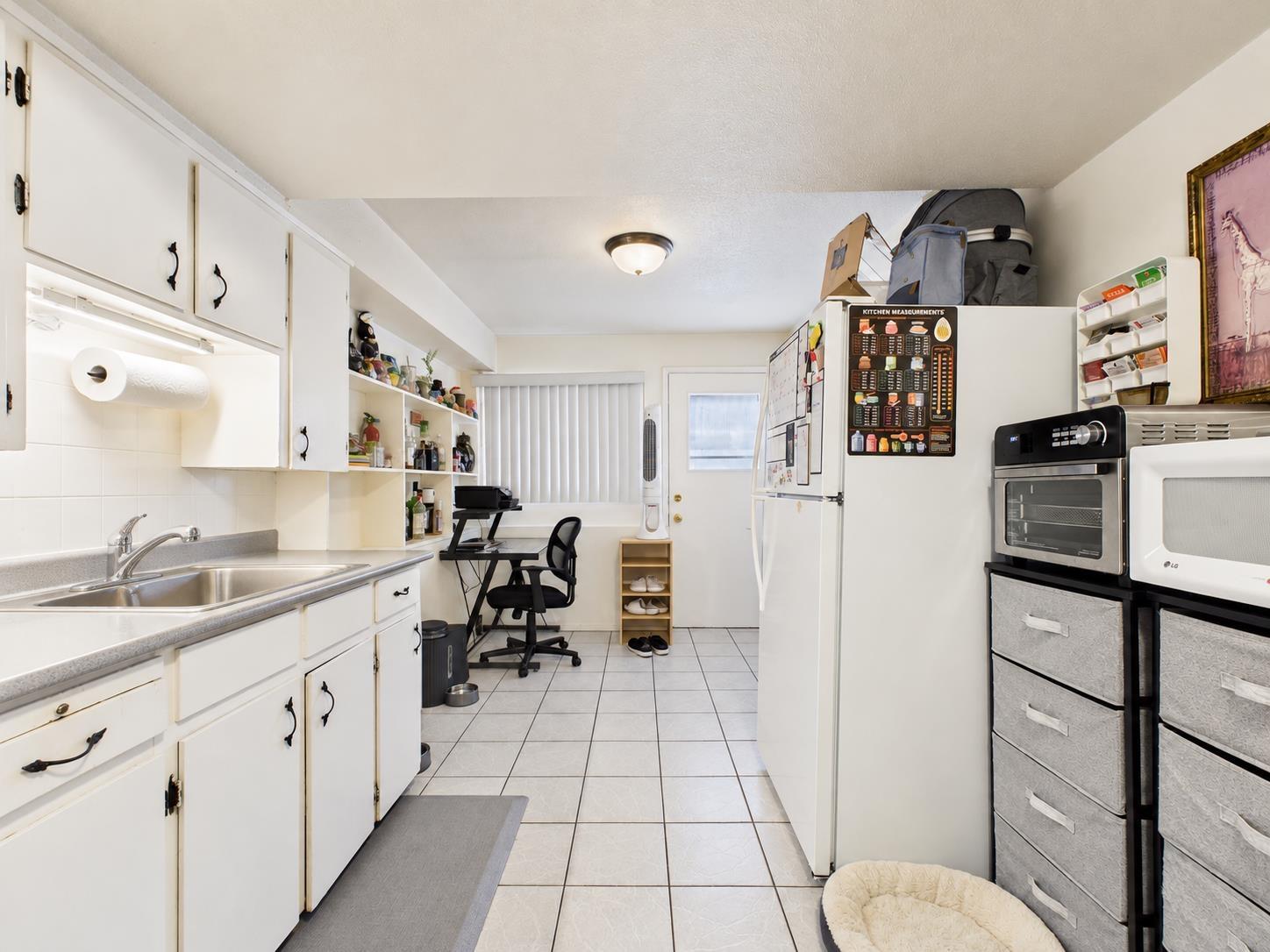11272 11274 S 88 Avenue Property Photo 6