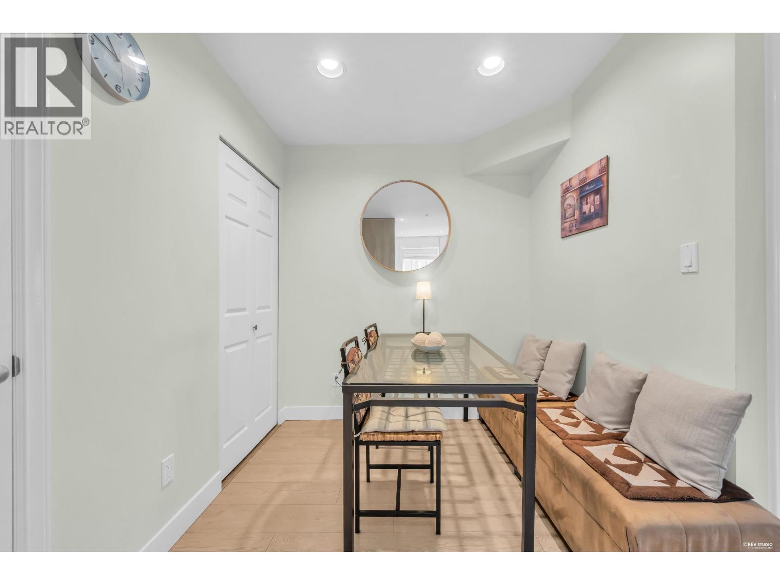 6925 Main Street Property Photo 14