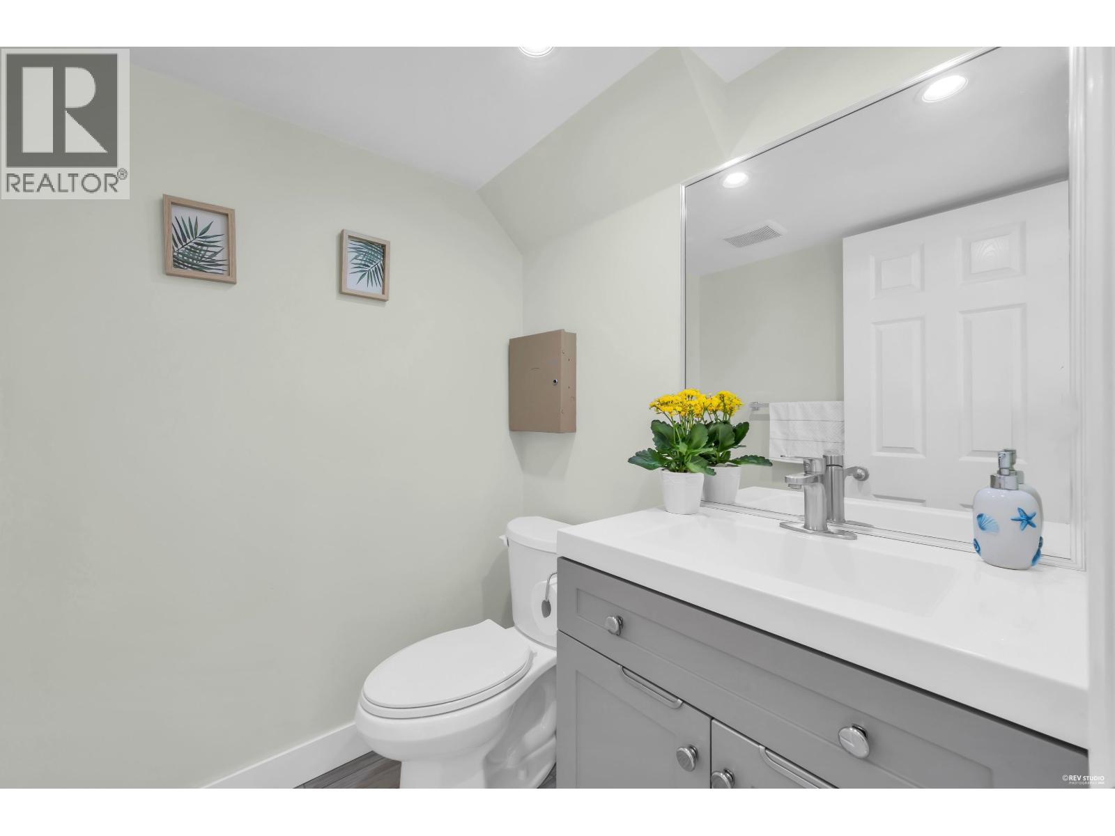 6925 Main Street Property Photo 15