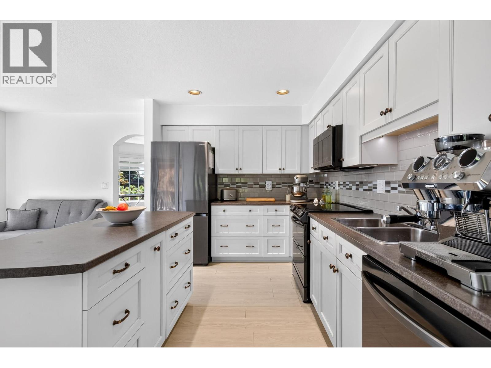 150 1685 Pinetree Way Property Photo 15