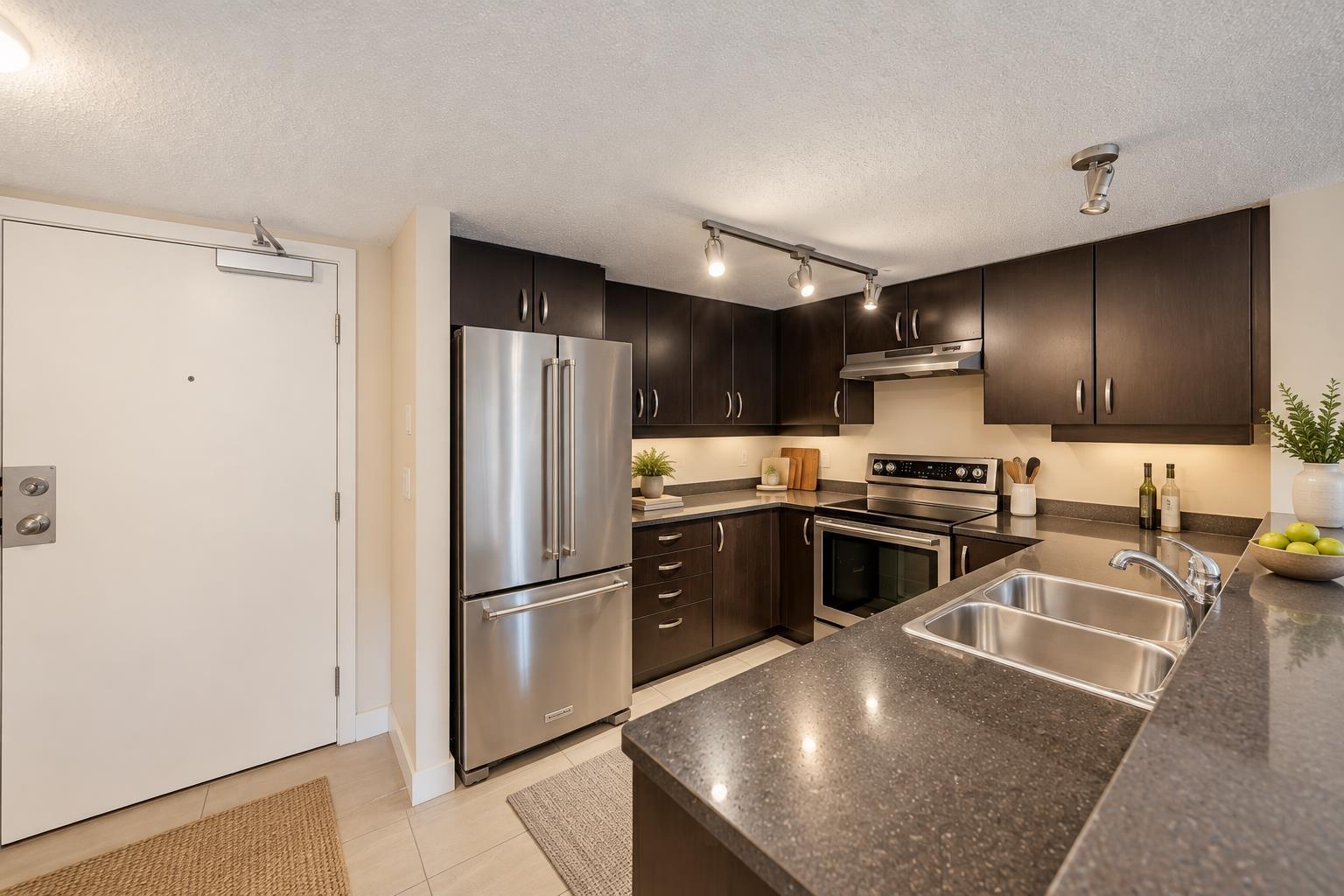 227 10838 City Parkway Property Photo 5